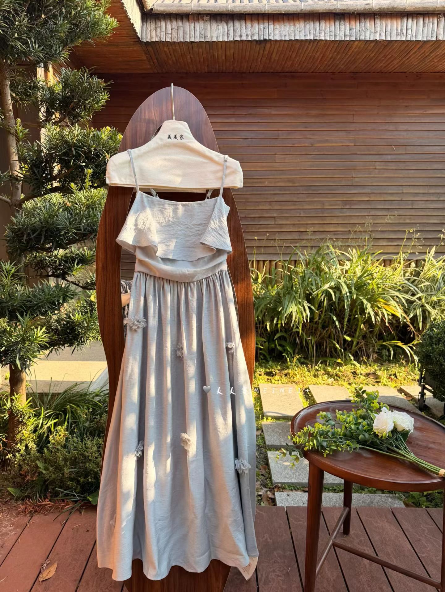 1700 RUFFLE STRAPLESS 3D FLOWER MAXI DRESS 荷叶边立体花吊带长裙