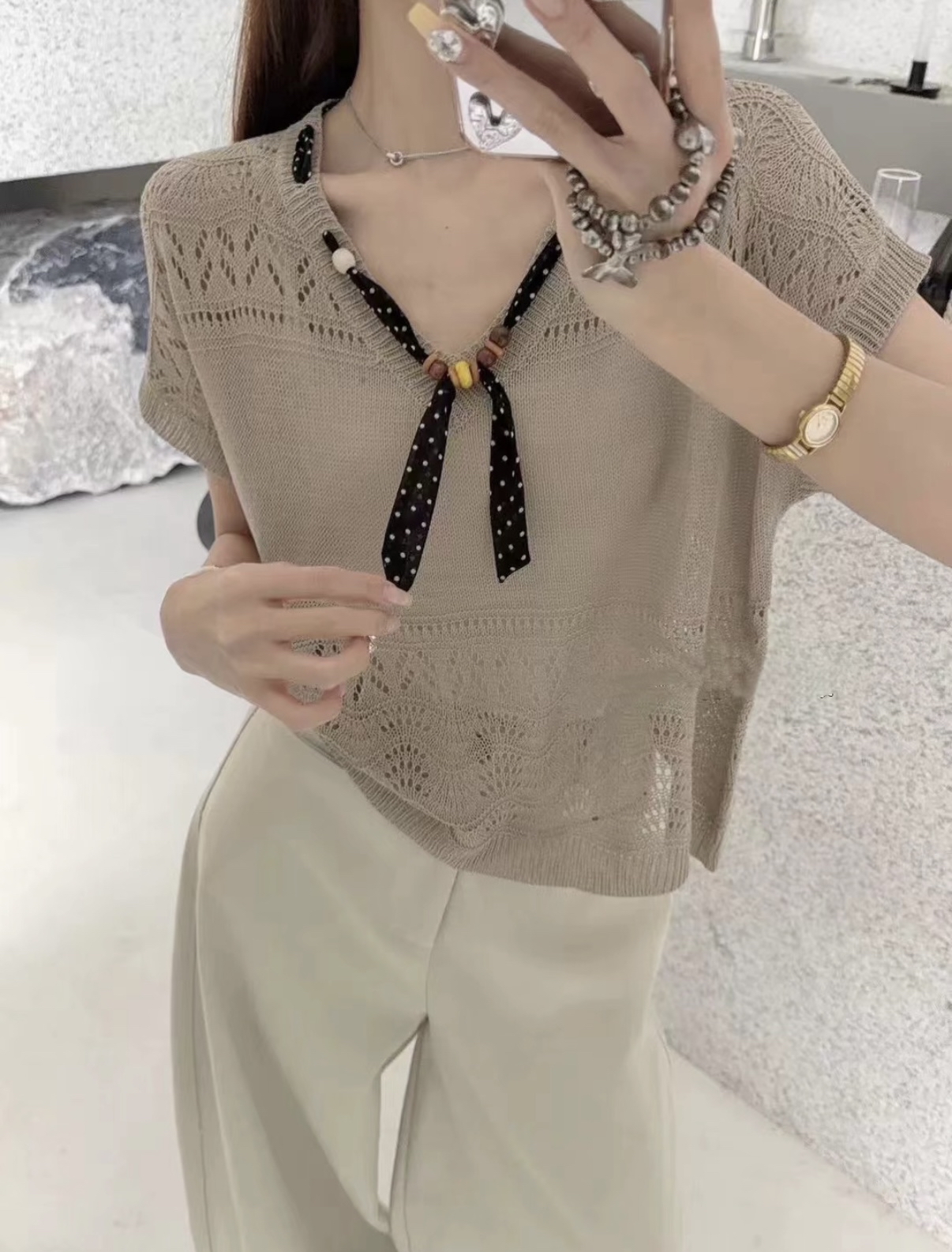 针织V领上衣Knit v-neck top with black ribbon 
