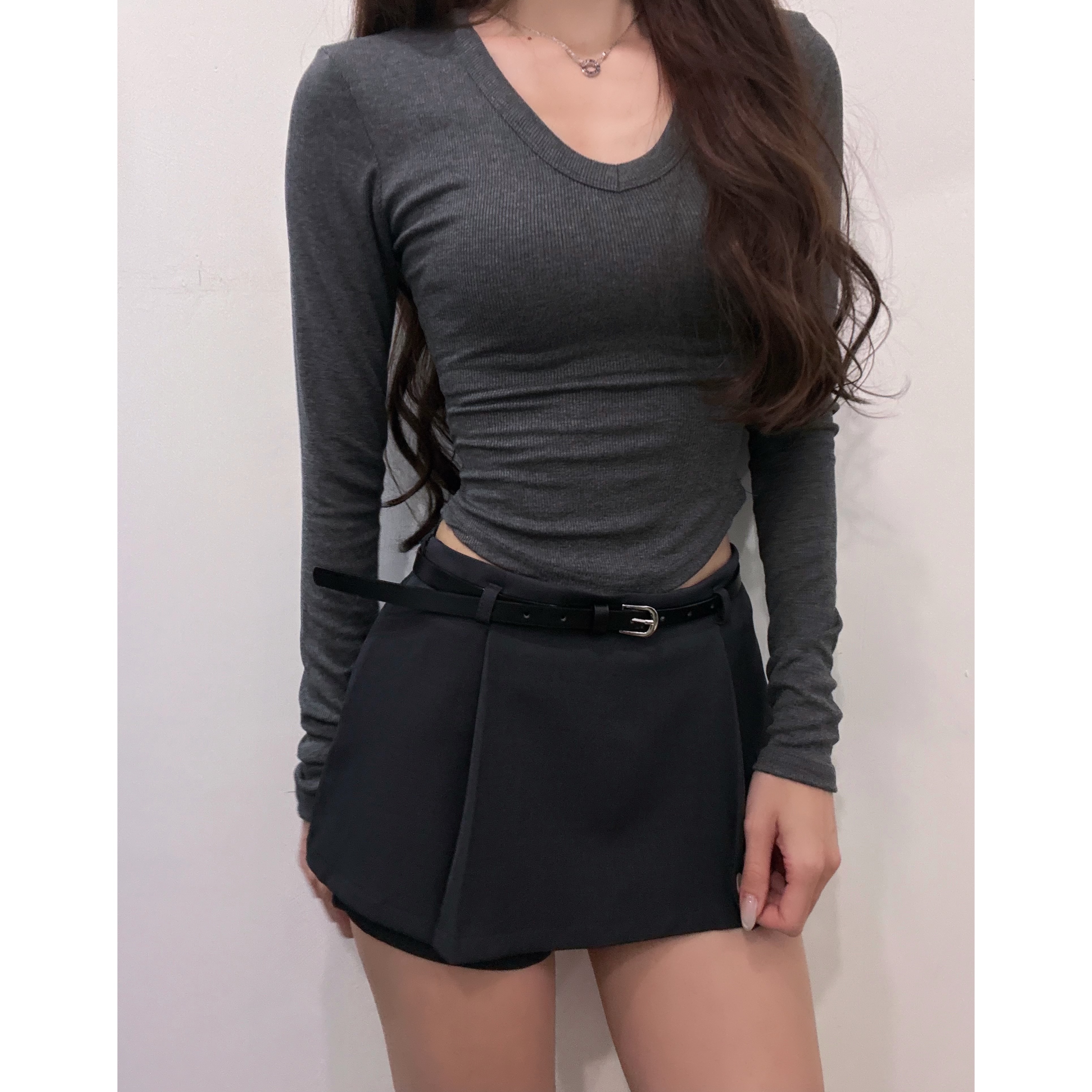 新品價9月20截單🪽2609B《UV NECK SLIM FIT CROP》