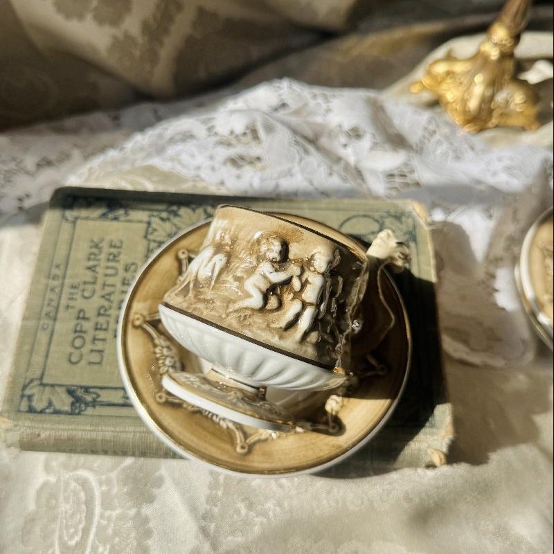 Rare! C.a. 1950s Italy R. Capodimonte Italy Raised Relief Cherubs Demitasse / Espresso Cup (MT2392)
