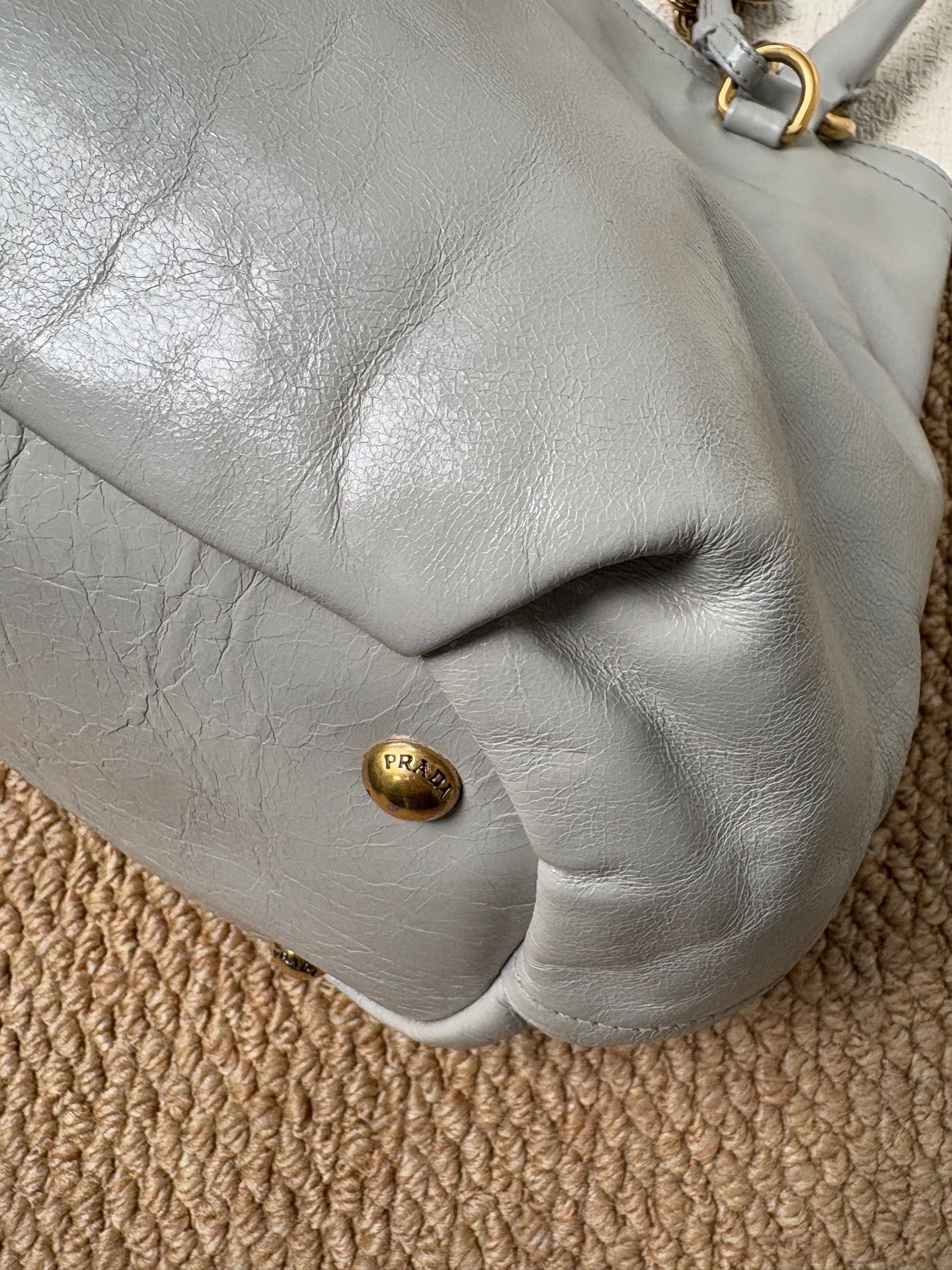 【預訂貨品】Prada霧霾灰油蠟皮機車腋下包