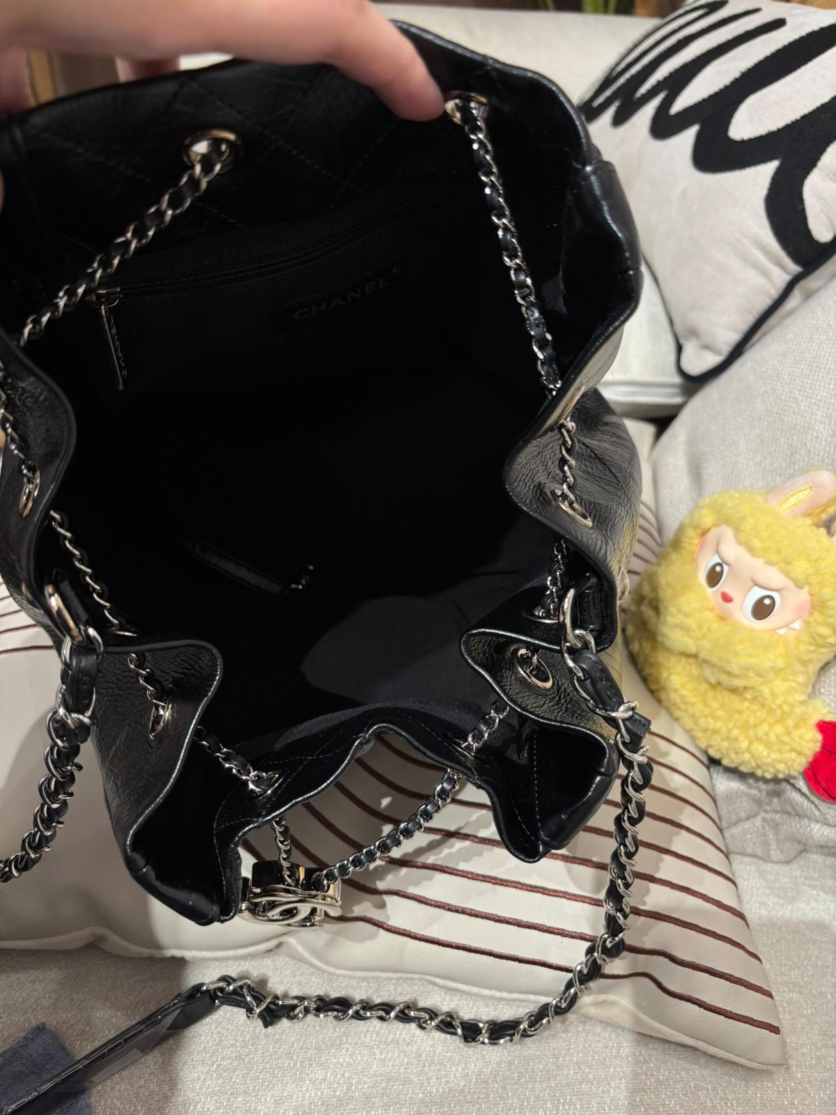 Chanel bucket drawstring bag 黑色油蠟牛皮，100%Authentic,98%new ✅card✅dust bag✅box