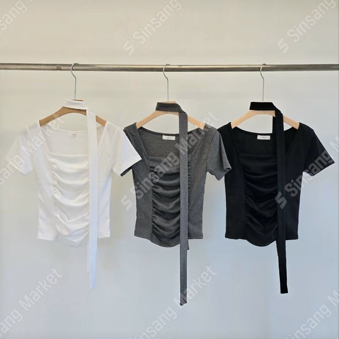  【  $𝟗𝟗 𝑷𝒊𝒄𝒌🩶♪ | 可型可甜！時尚感♡軟滑彈～立體皺褶連頸帶套裝🕶️💭 】 Who is She Scarf Top Set(三色入)