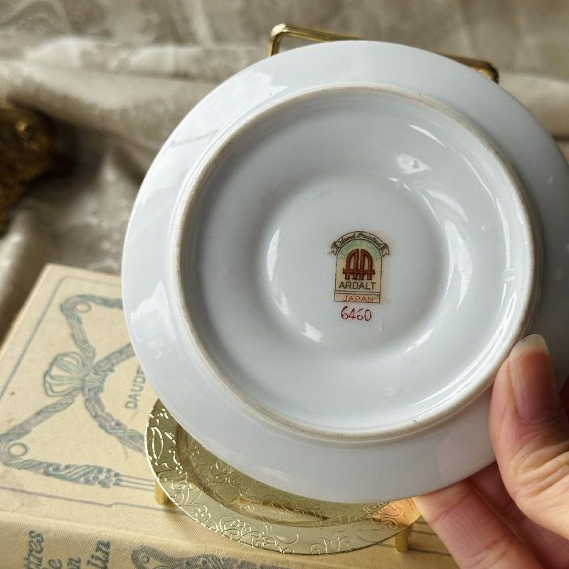 C.a. 1940-50s Ardalt Japan Handpainted Demitasse / Expresso Cup Set Duo (MT2466)