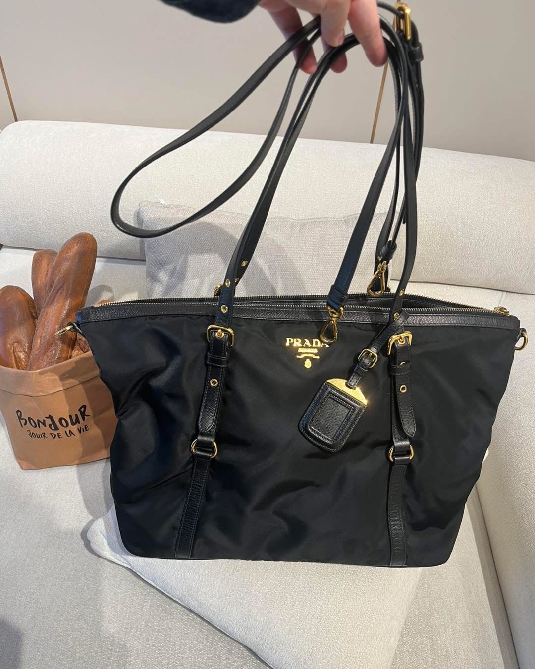 Prada shoulder bag nylon tote bag  100%Authentic,98%new✅Dust bag