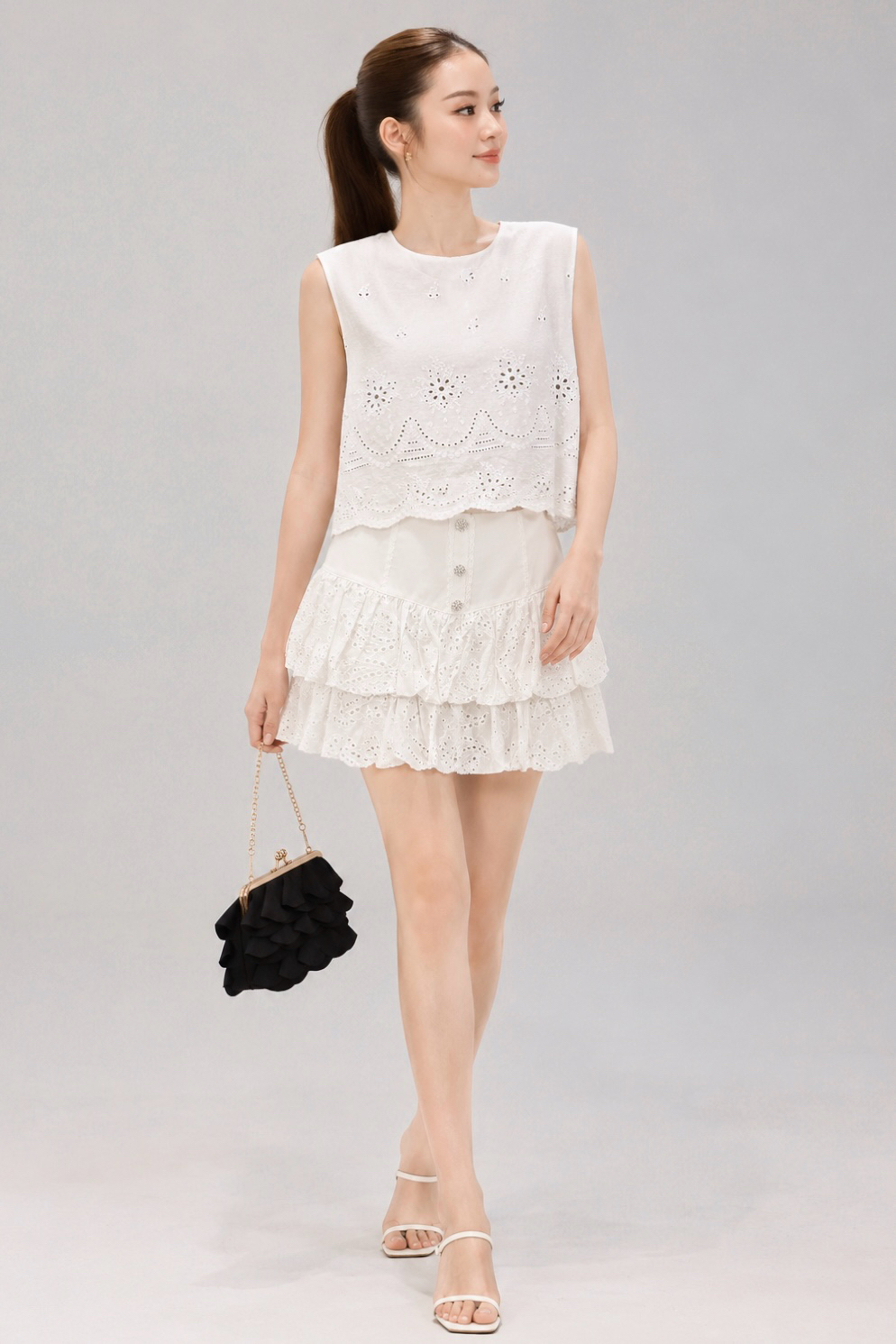 2081BB Aurielle Broderie Sleeveless Top