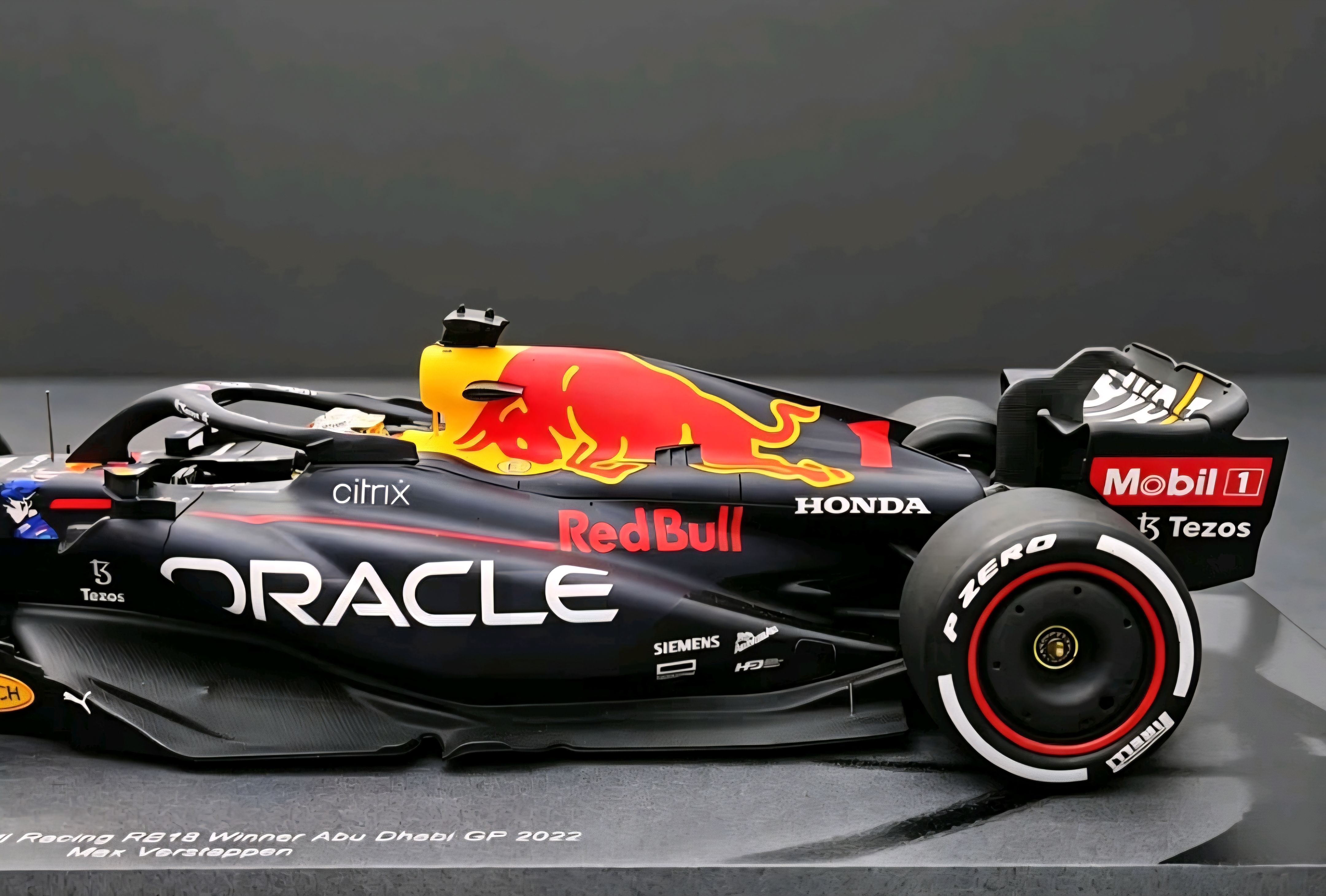 Spark 1/18 2022阿布扎比站 RB18 维斯塔潘F1 