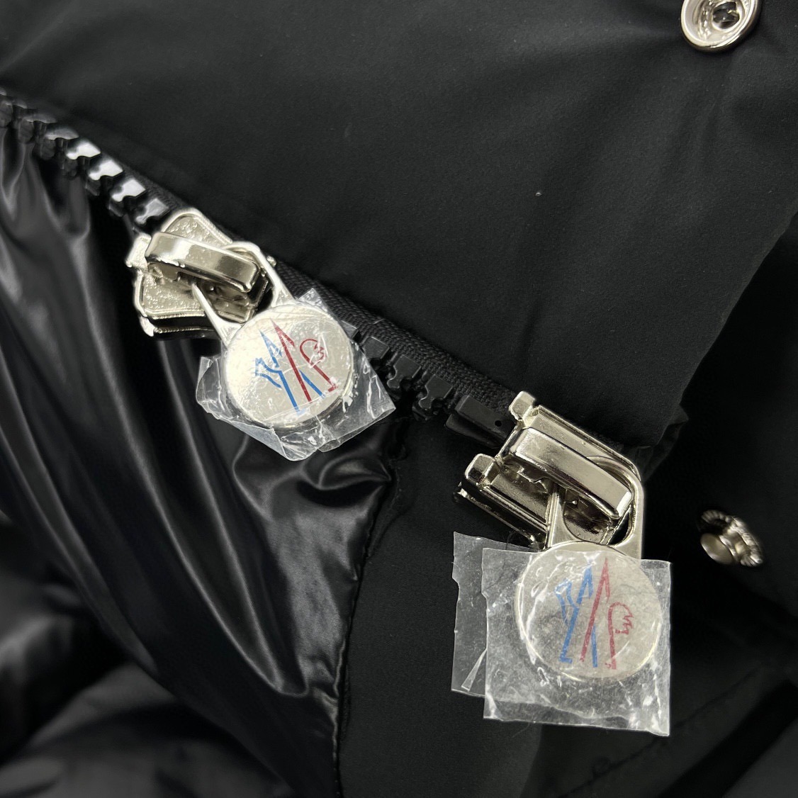 Moncler Vezere Short Hooded Down Jacket 霧面短款連帽羽絨服外套