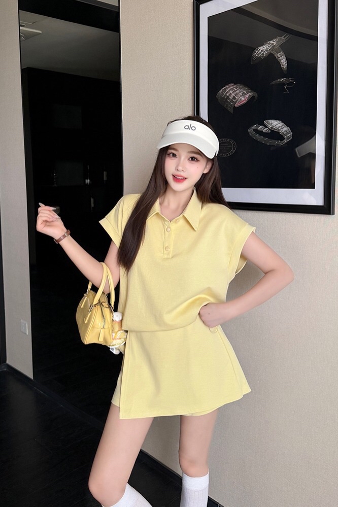 B12(317) 韩系时尚甜美减龄POLO领上衣与前裙后裤蓝黄套装