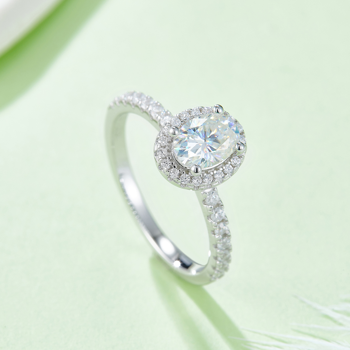 輕奢蛋形S925銀鍍白金莫桑鑽戒指1.00CT D級