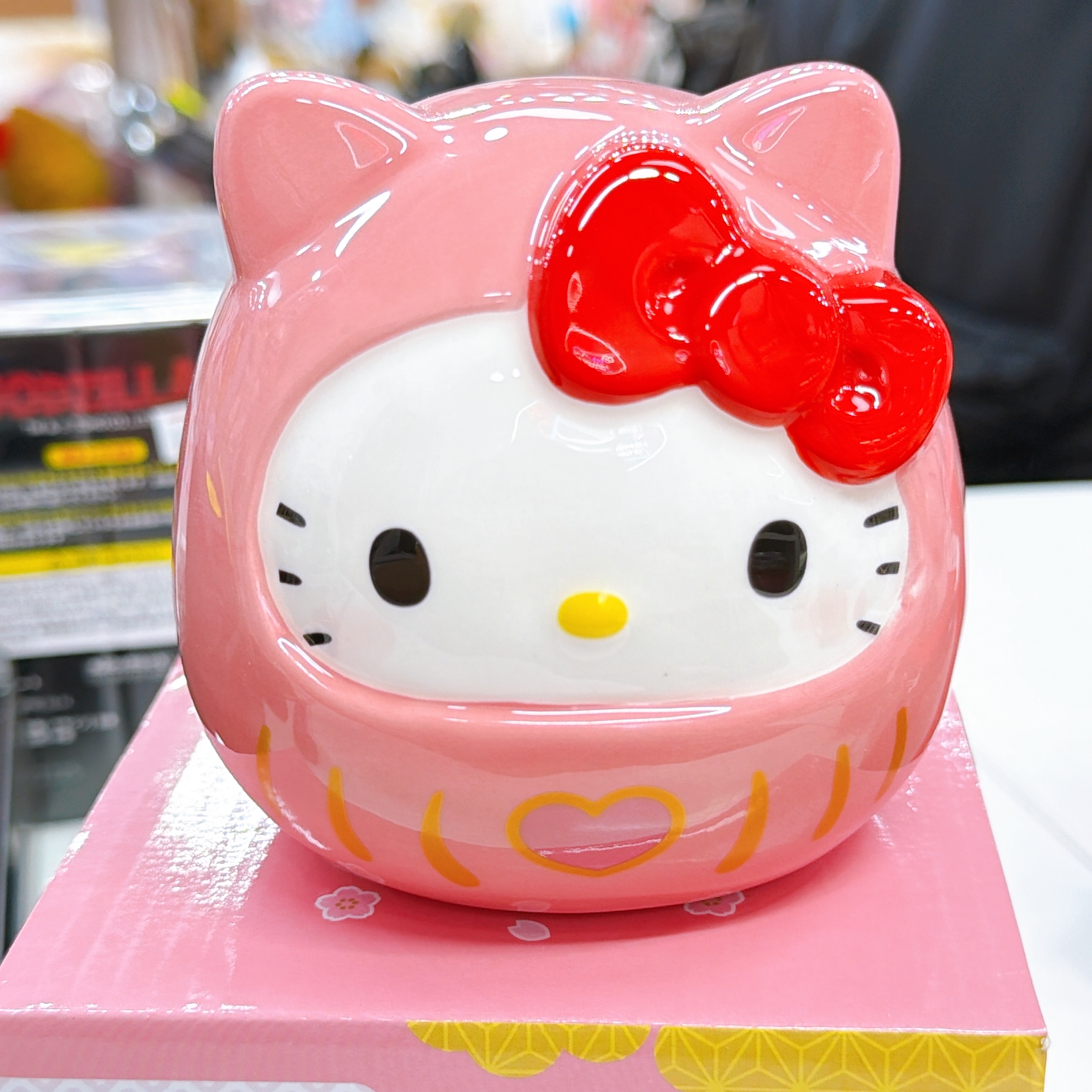 日本直送Hello Kitty陶瓷錢甖招財貓擺設