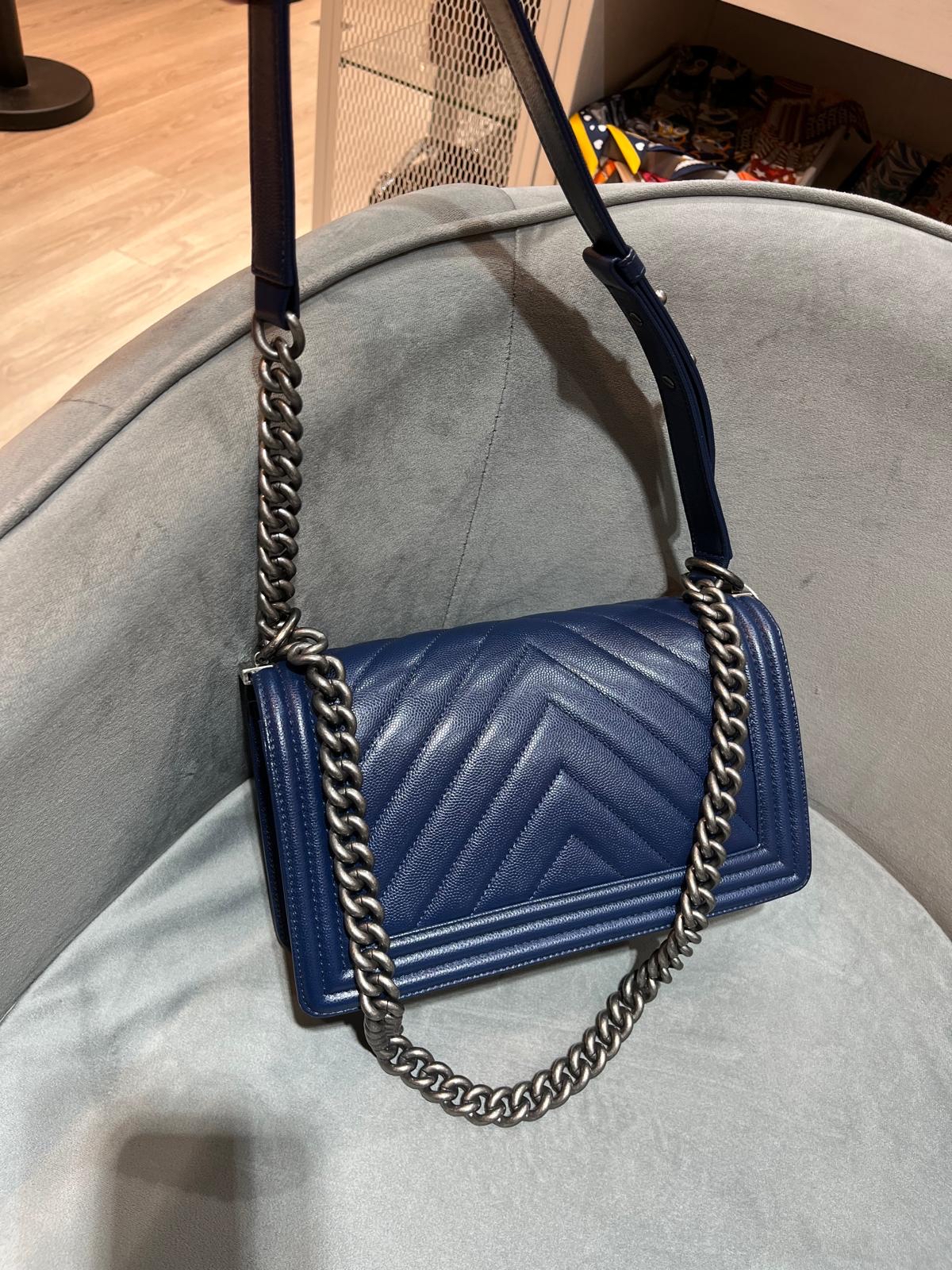 Chanel Boy 25cm 荔枝牛皮V紋復古銀扣 100%Authentic, 98%New ✅26Card✅Dust bag