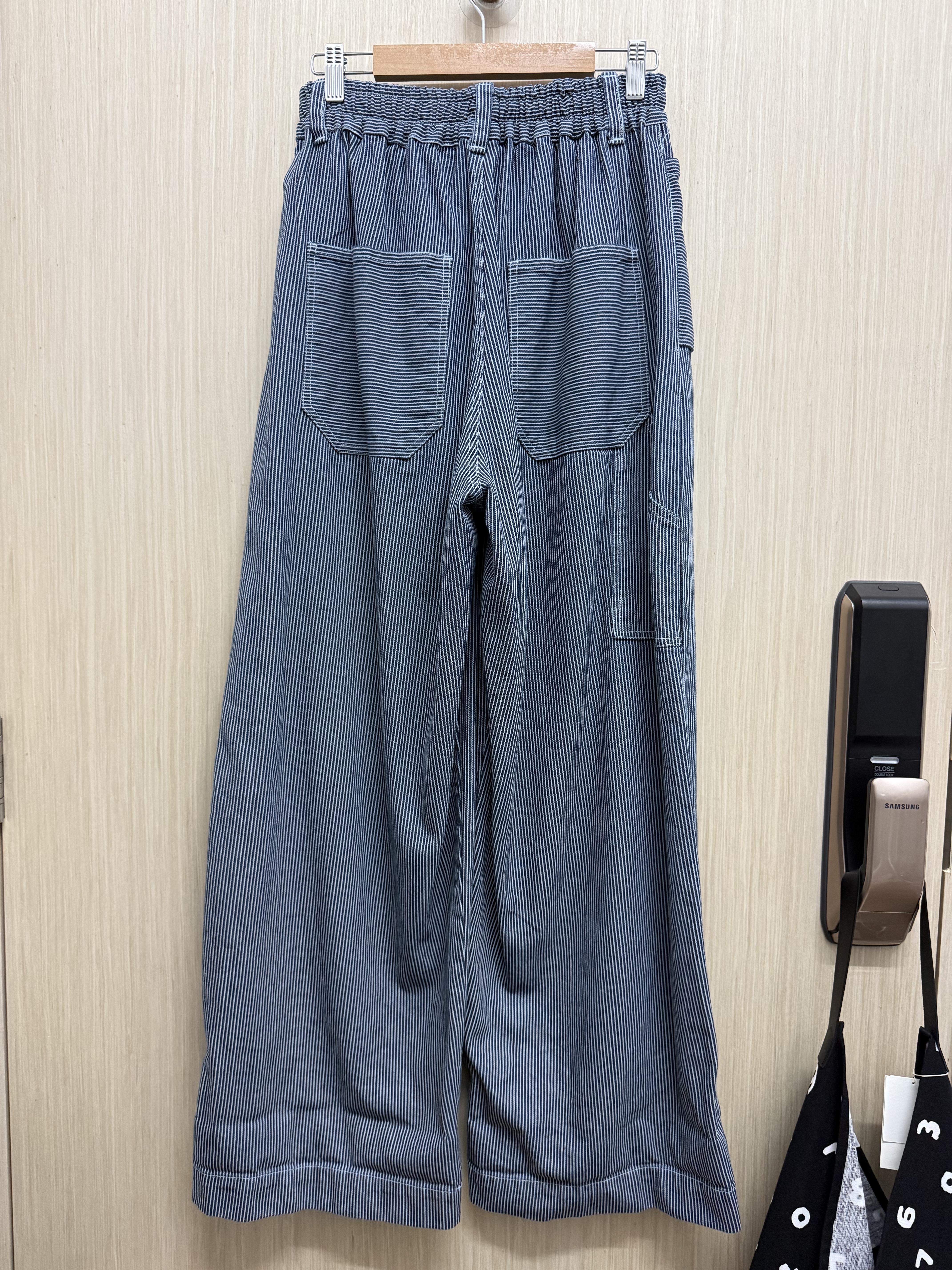 牛仔間條直腳褲