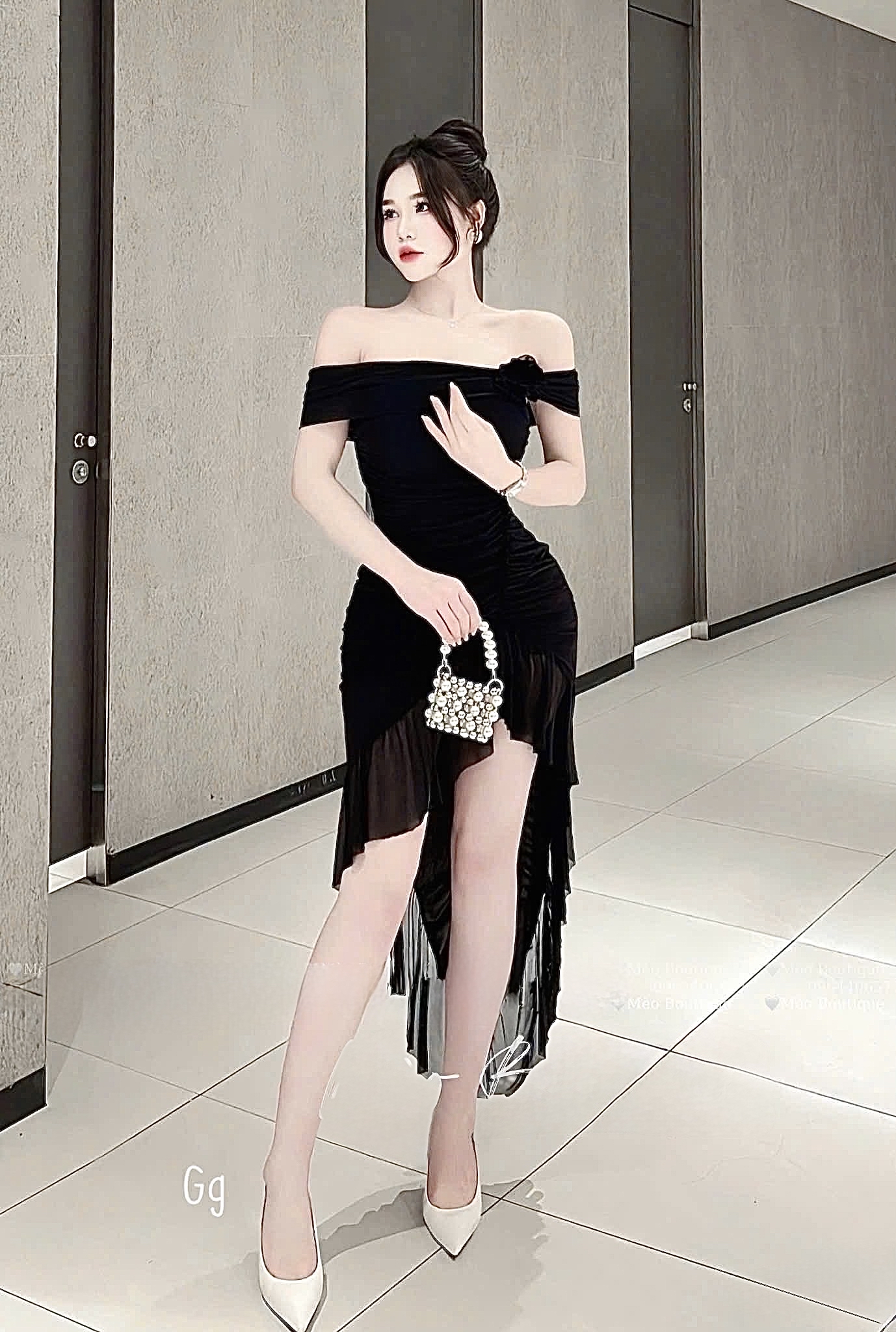 優雅的露肩黑色流蘇連身裙