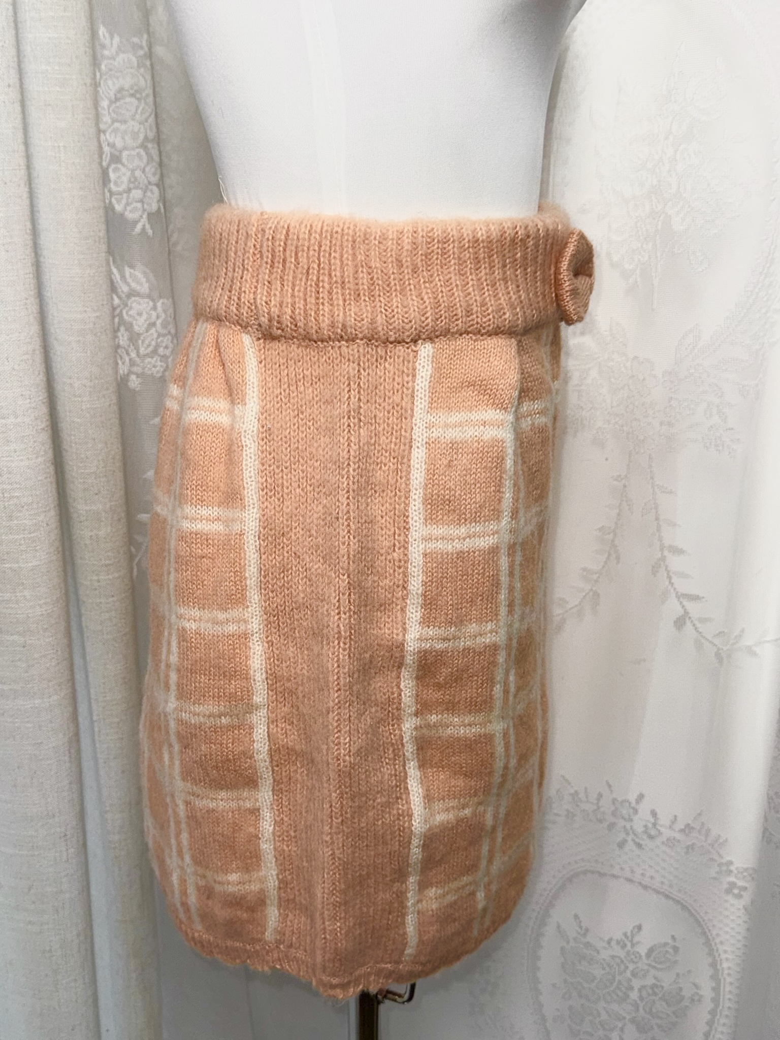 Plaid Knit Mini Skirt with Center Bow
