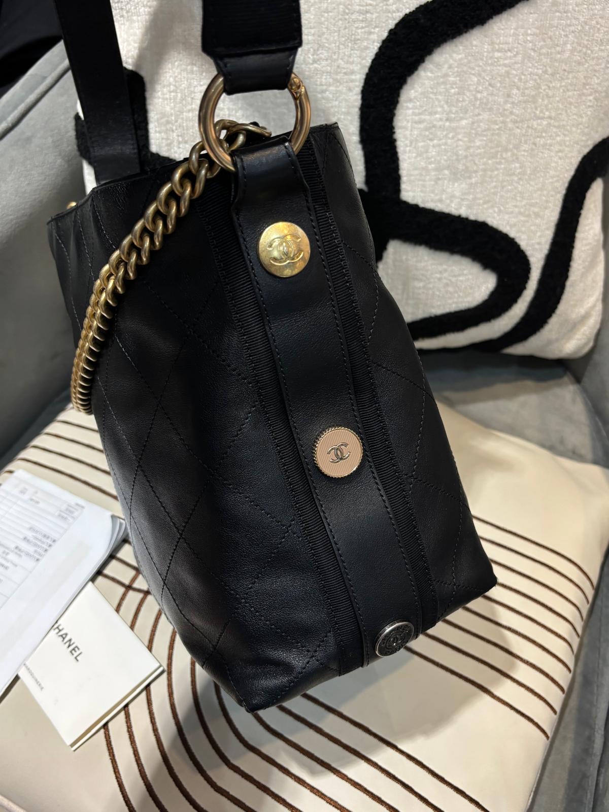 Chanel Button Up Hobo Bucket bag 100%Authentic, 95%New ✅收據✅card ✅dust bag 