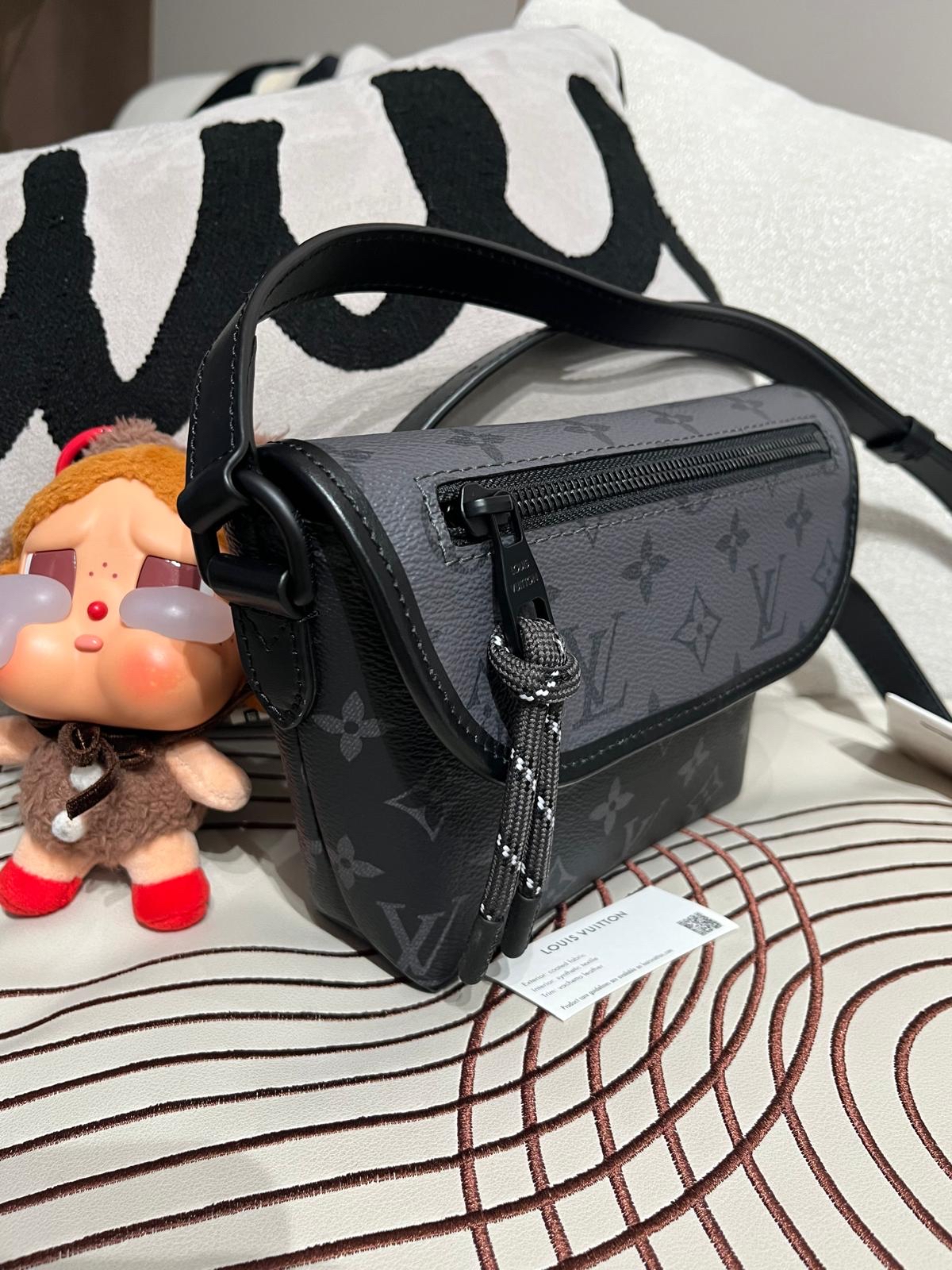 LV Pulse Wearable Wallet M12806 100%Authentic, 98%New ✅收據✅Dust bag