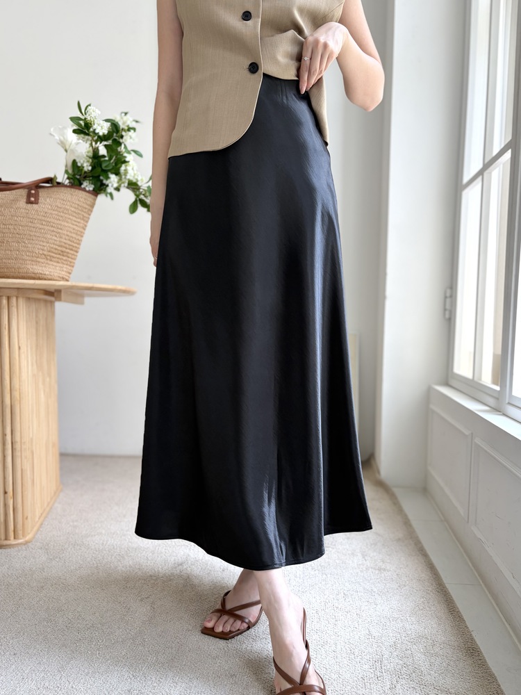 Satin Structured Skirt (Black)