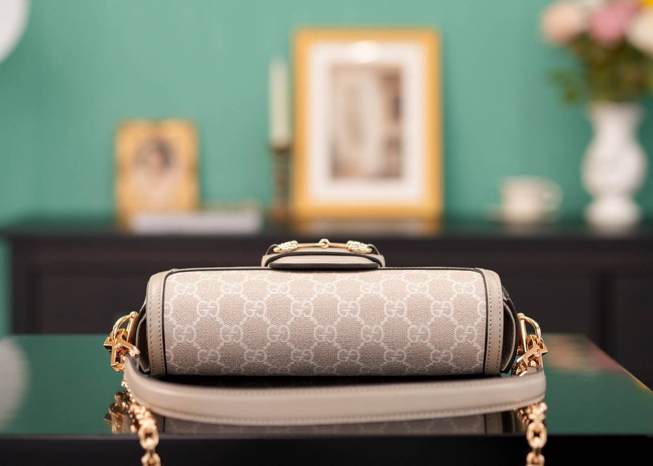 Gucci Horsebit 1955 Shoulder Bag in Beige and White