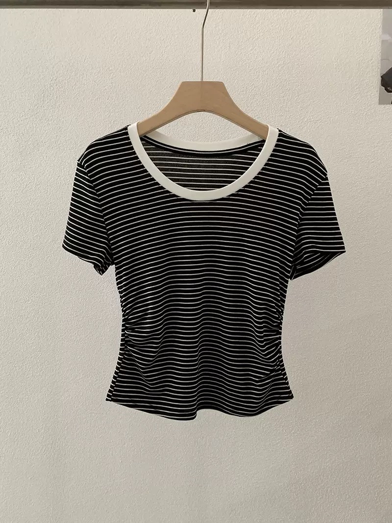 显瘦U领撞色线条Tee