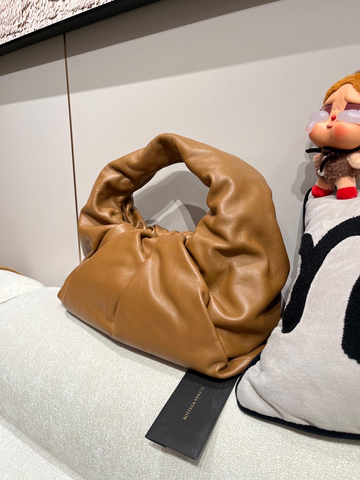 BOTTEGA VENETA BV The Shoulder Pouch leather gathered hobo 雲朵包 ,100%Authentic ,98%new✅dust bag