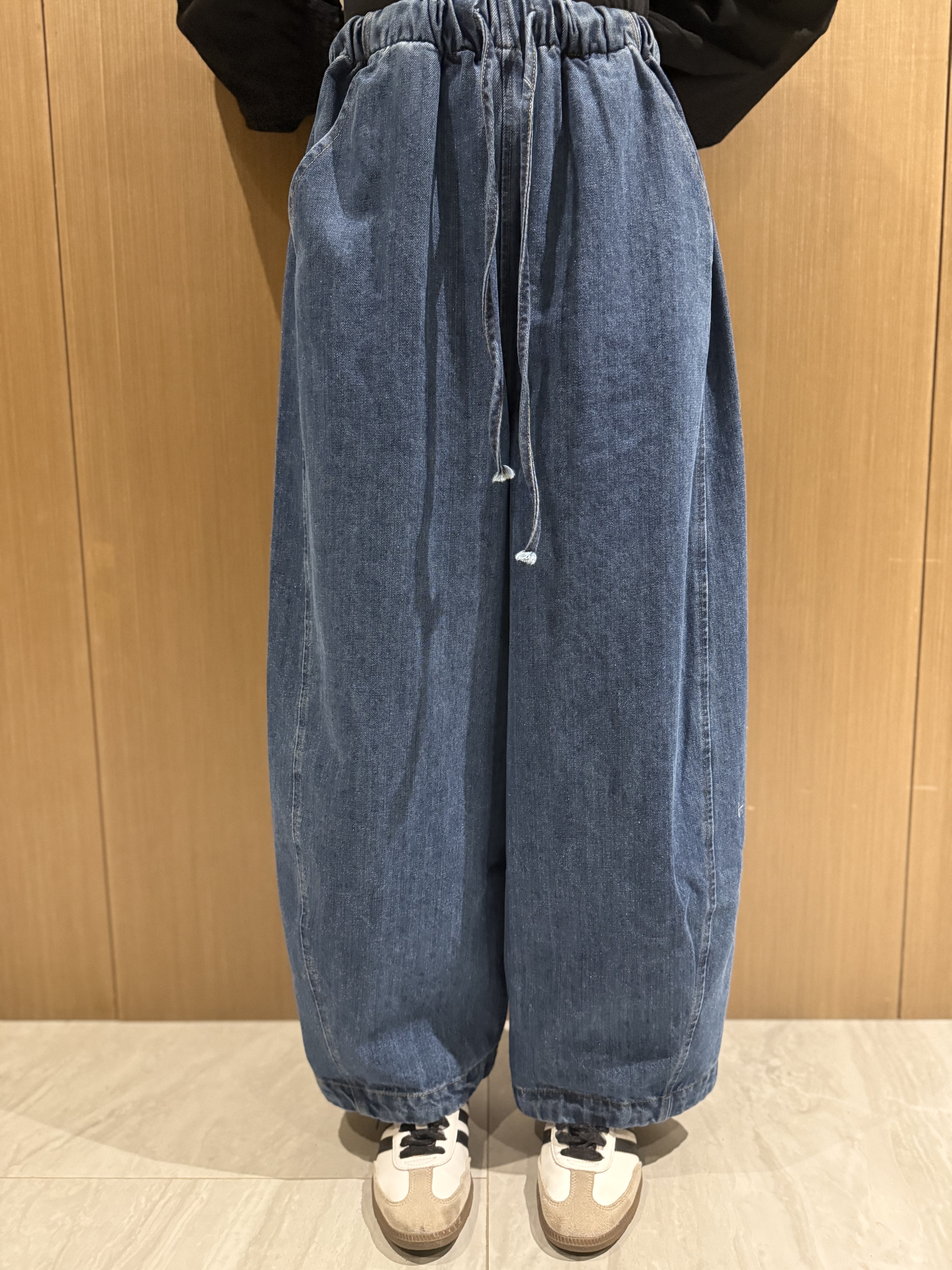 洗水彎刀牛仔褲