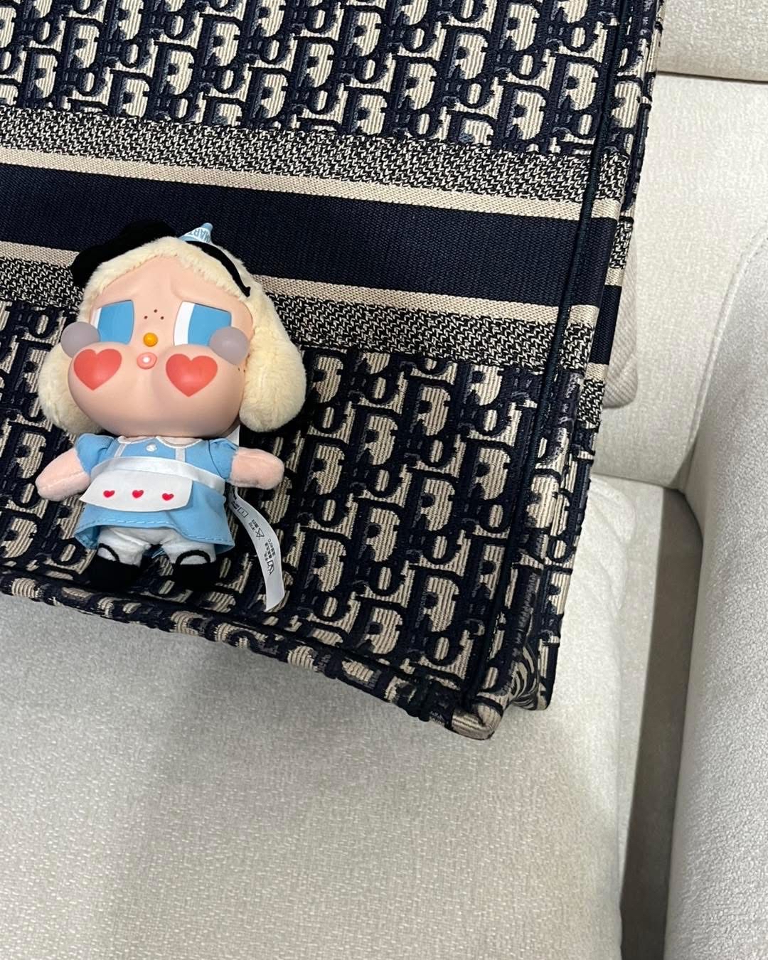 Dior book tote large  100%Authentic,98%new✅dust bag