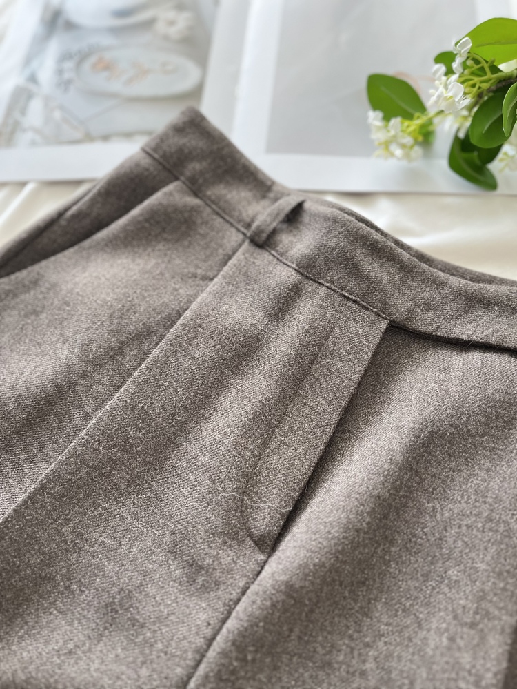 Warm-Tone Buckle Drape Slacks (Brown)