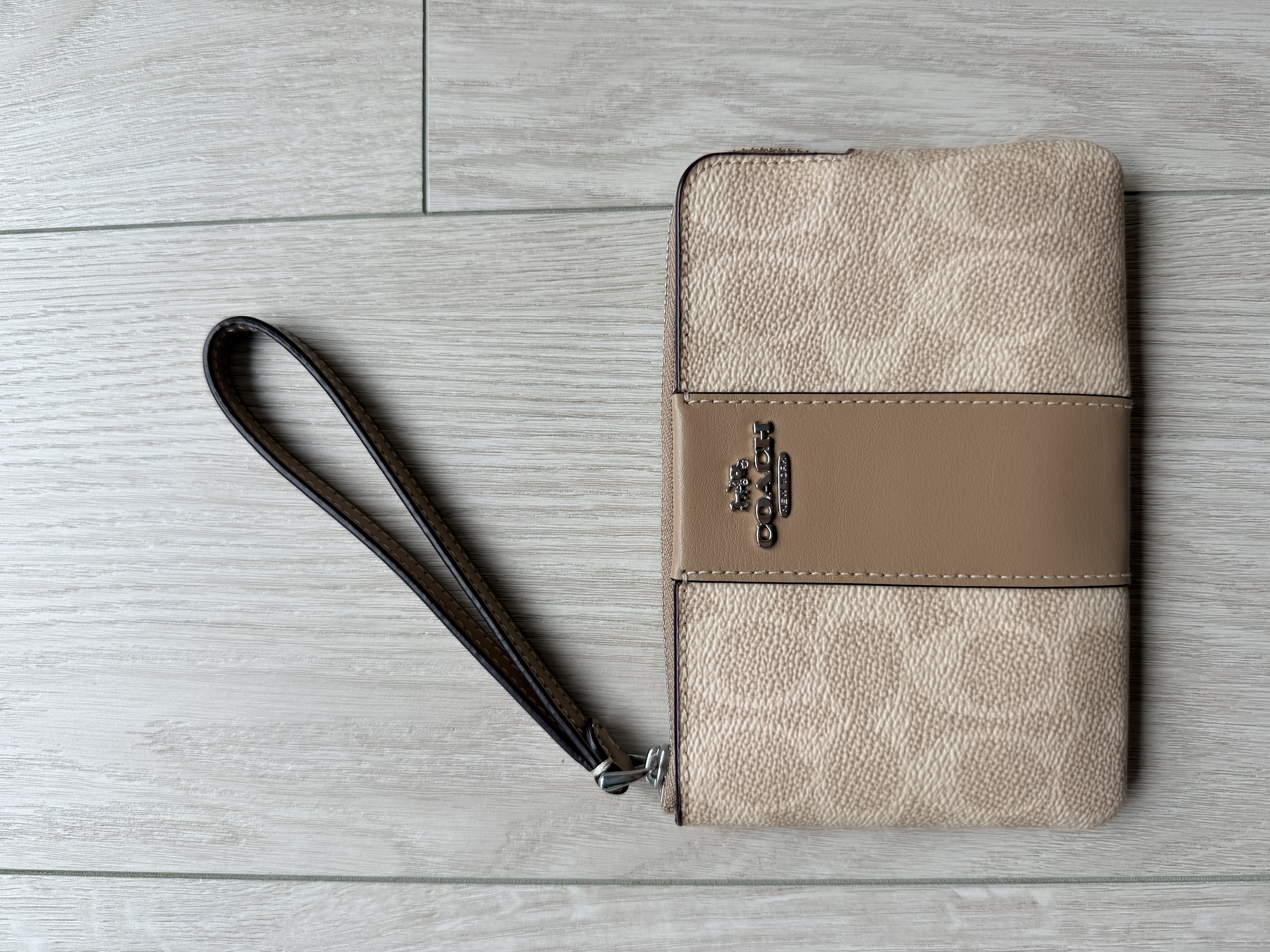 Coach Corner Zip Wristlet 單層拉鍊手拎袋仔