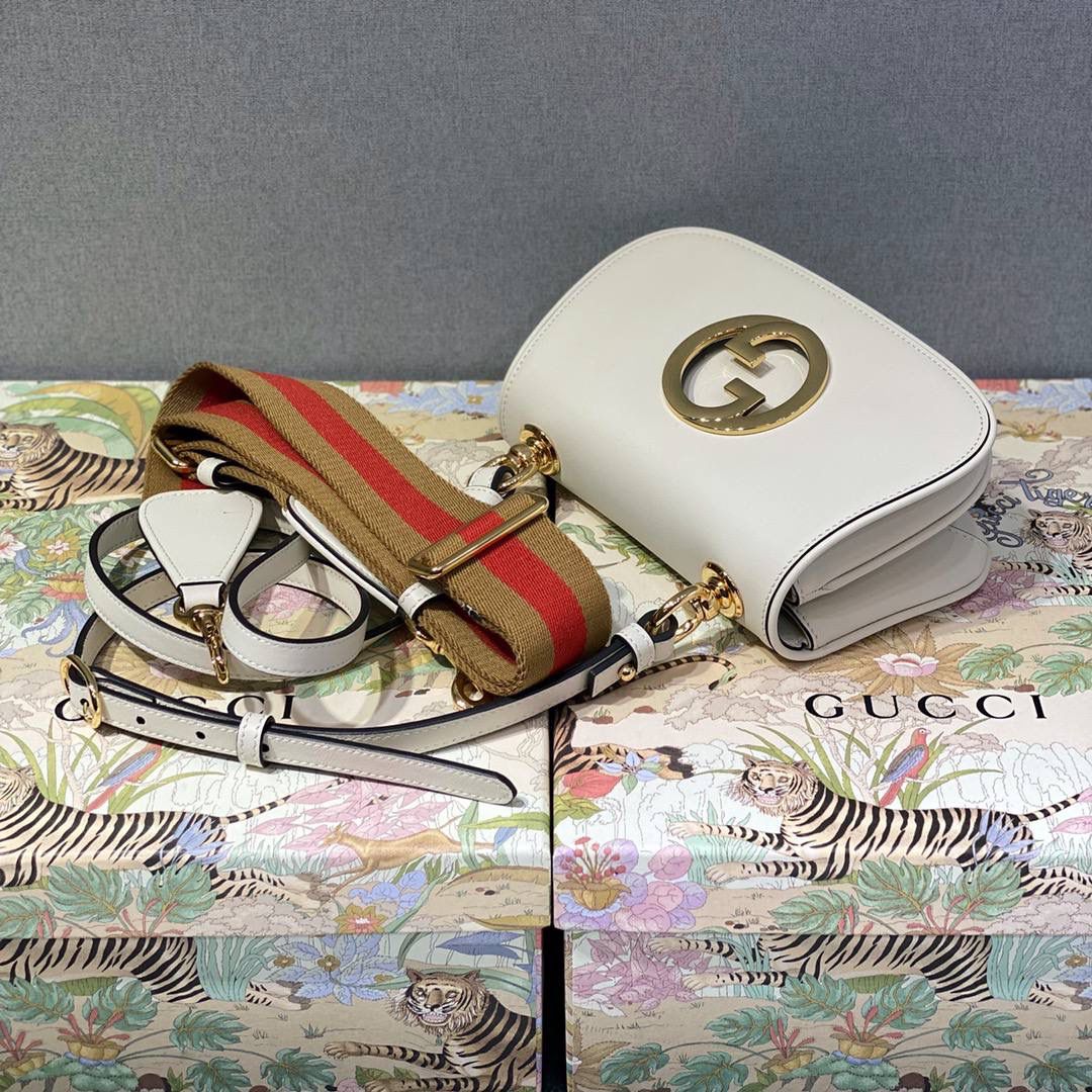 ▪大货实拍 𝐆𝐮𝐜𝐜𝐢 𝐁𝐥𝐨𝐧𝐝𝐢𝐞新品系列 型号：698643 尺寸：22*13*5.5cm