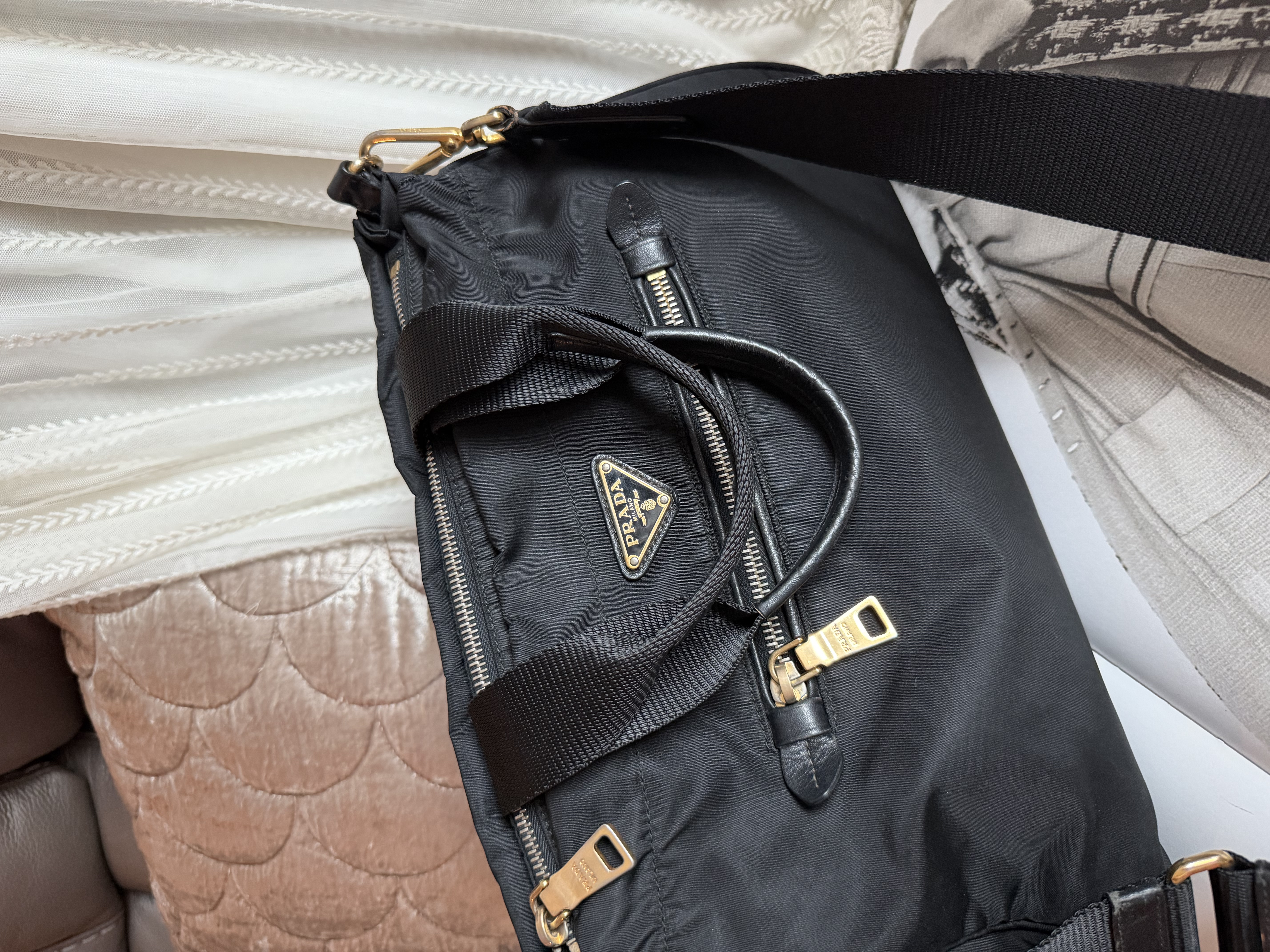 prada黑色 black re nylon bag with original strap