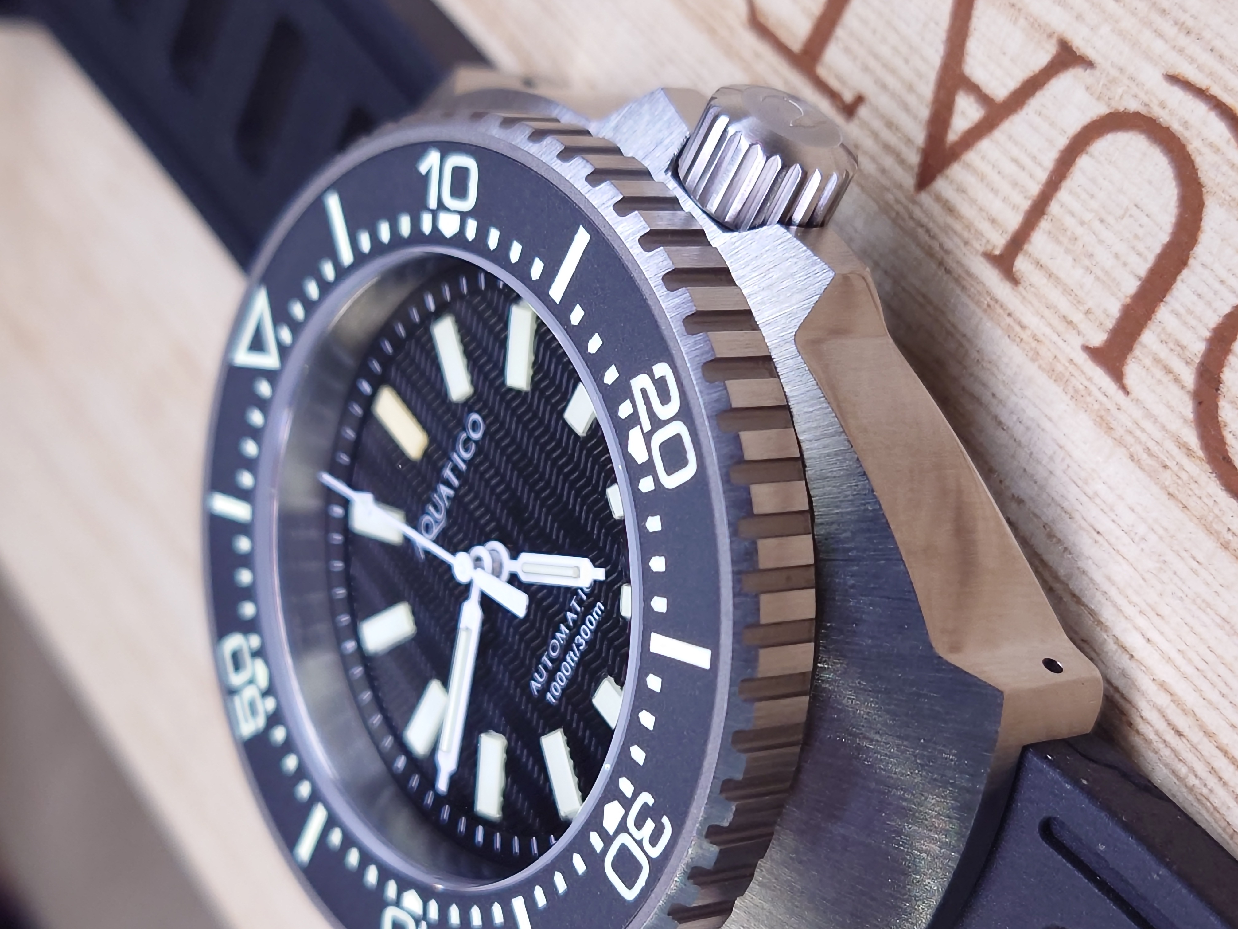 Aquatico T100 Super Marine Titanium Tritium 5 級鈦合金超級夜光機械錶