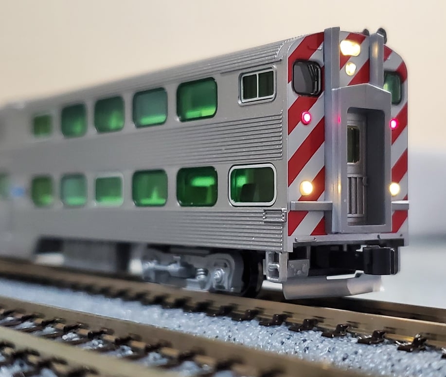 Kato MP36PH Bi-Level Commuter cars (機車+客車) DCC 數碼音效套