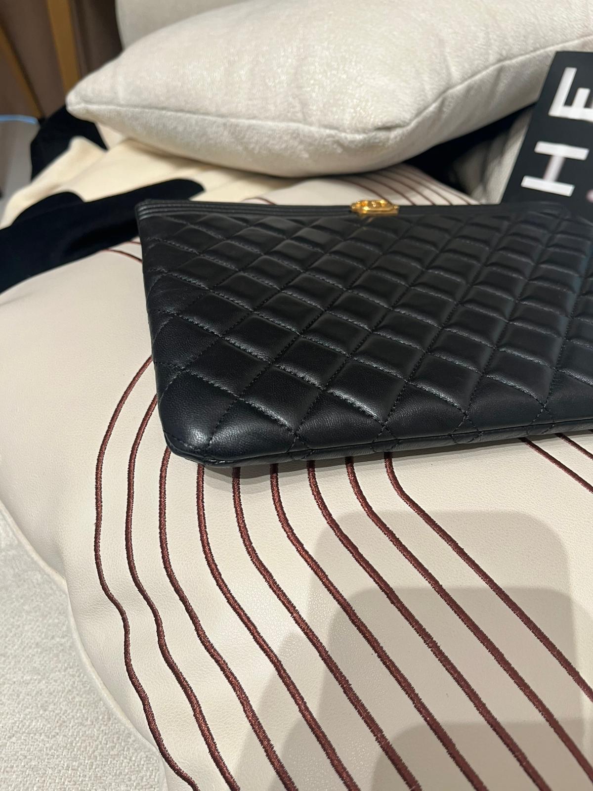 Chanel clutch bag 黑色羊皮 boy 金扣 100%Authentic,98%new ✅card✅防塵袋