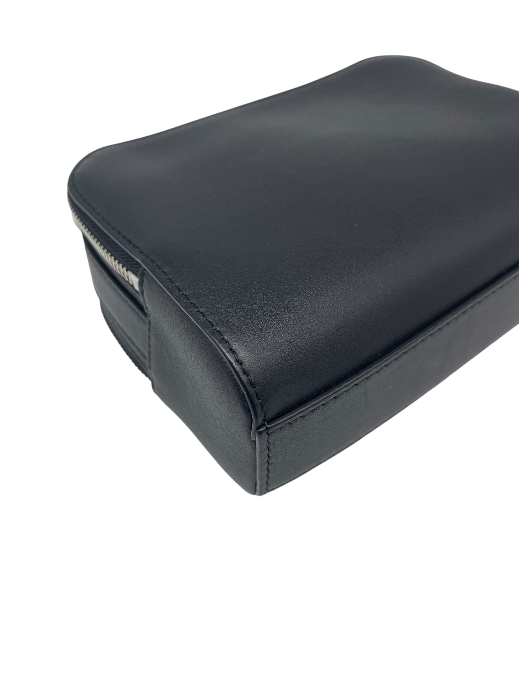 Pre-owned Loewe Anagram Camera Bag / Product Code: 071410