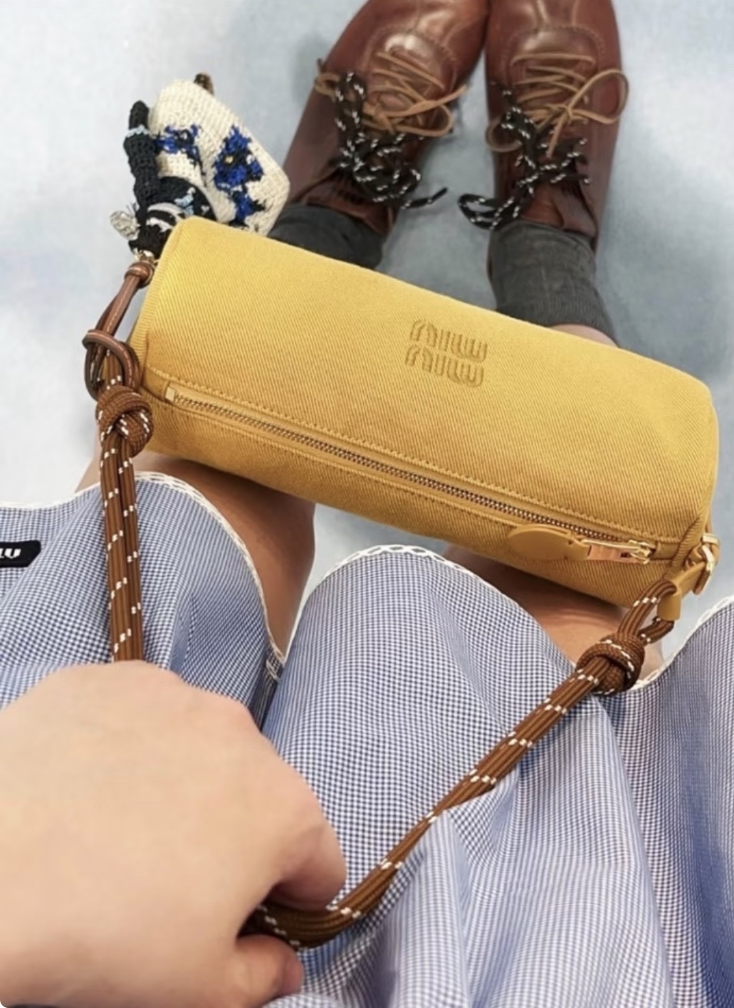 新款🆕 訂貨📮 MIUMIU黃色圓筒袋  Size 22x9cm