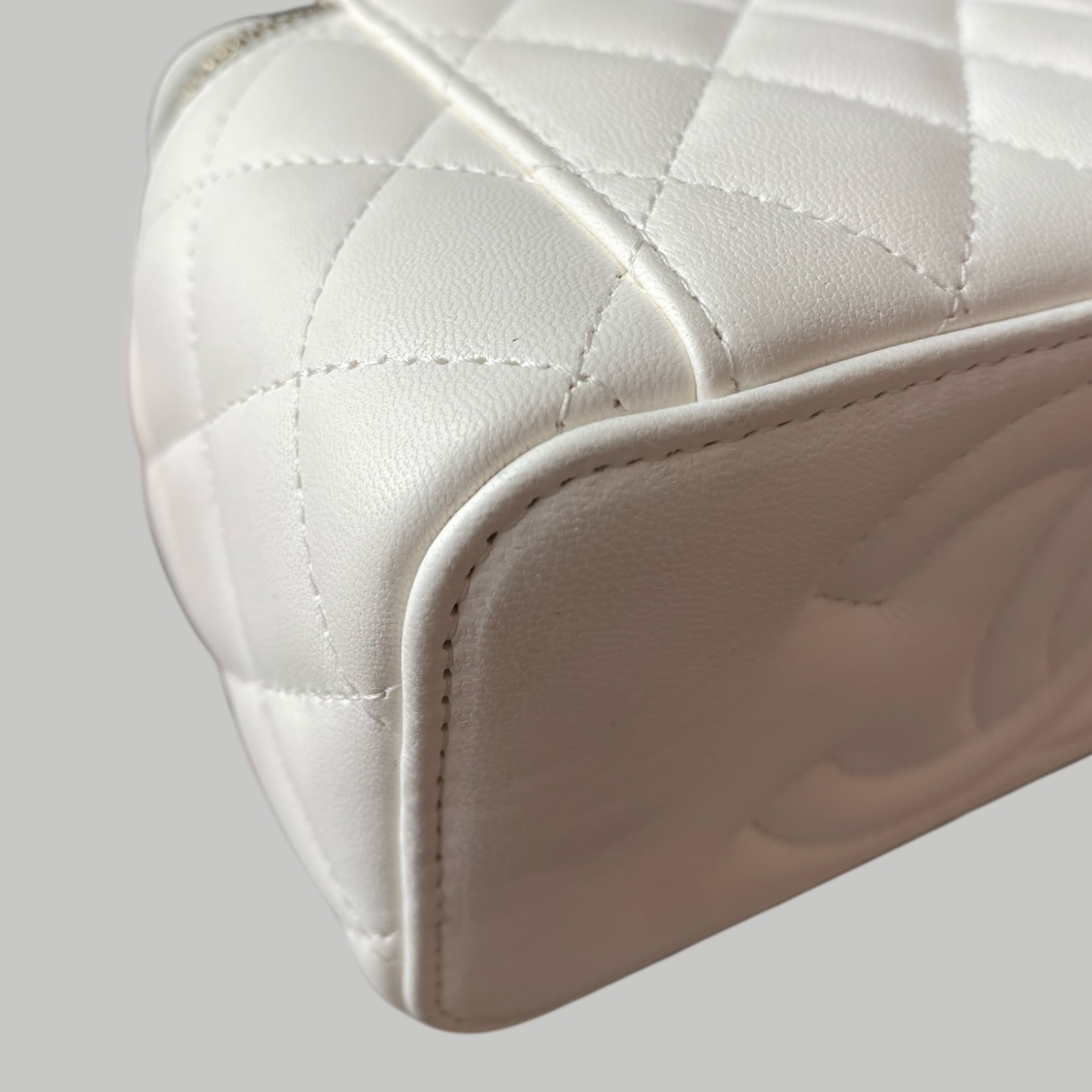 Chanel Lambskin vanity羊皮金球長盒子