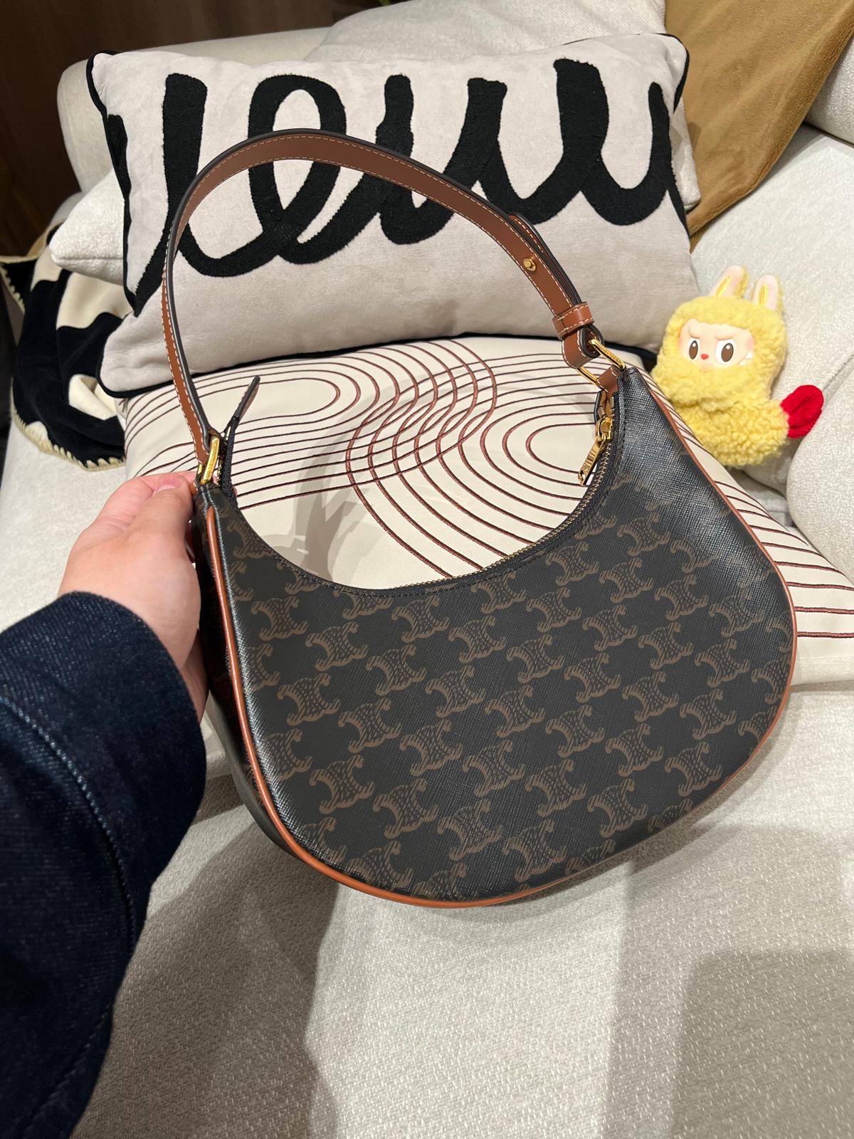 Celine Ava medium hobo 100%Authentic, 95%new