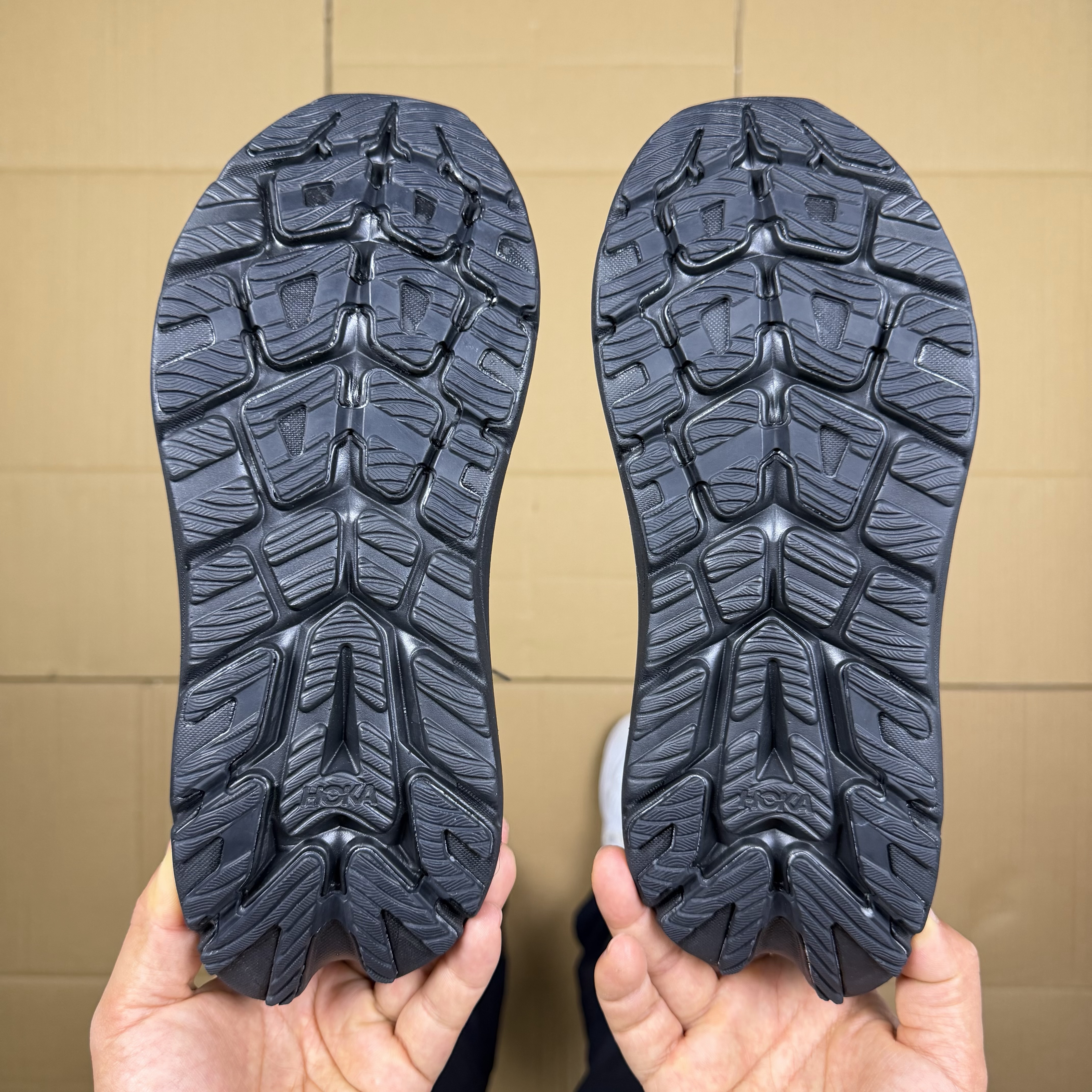 Hoka One One Kawana Mid