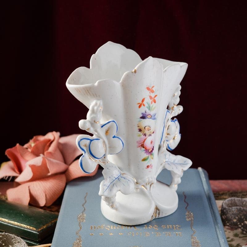 Antique Victorian c.a.1860s Hand paint Floral Foliage Shaped Vase/Spill Vase (MT1546-3)