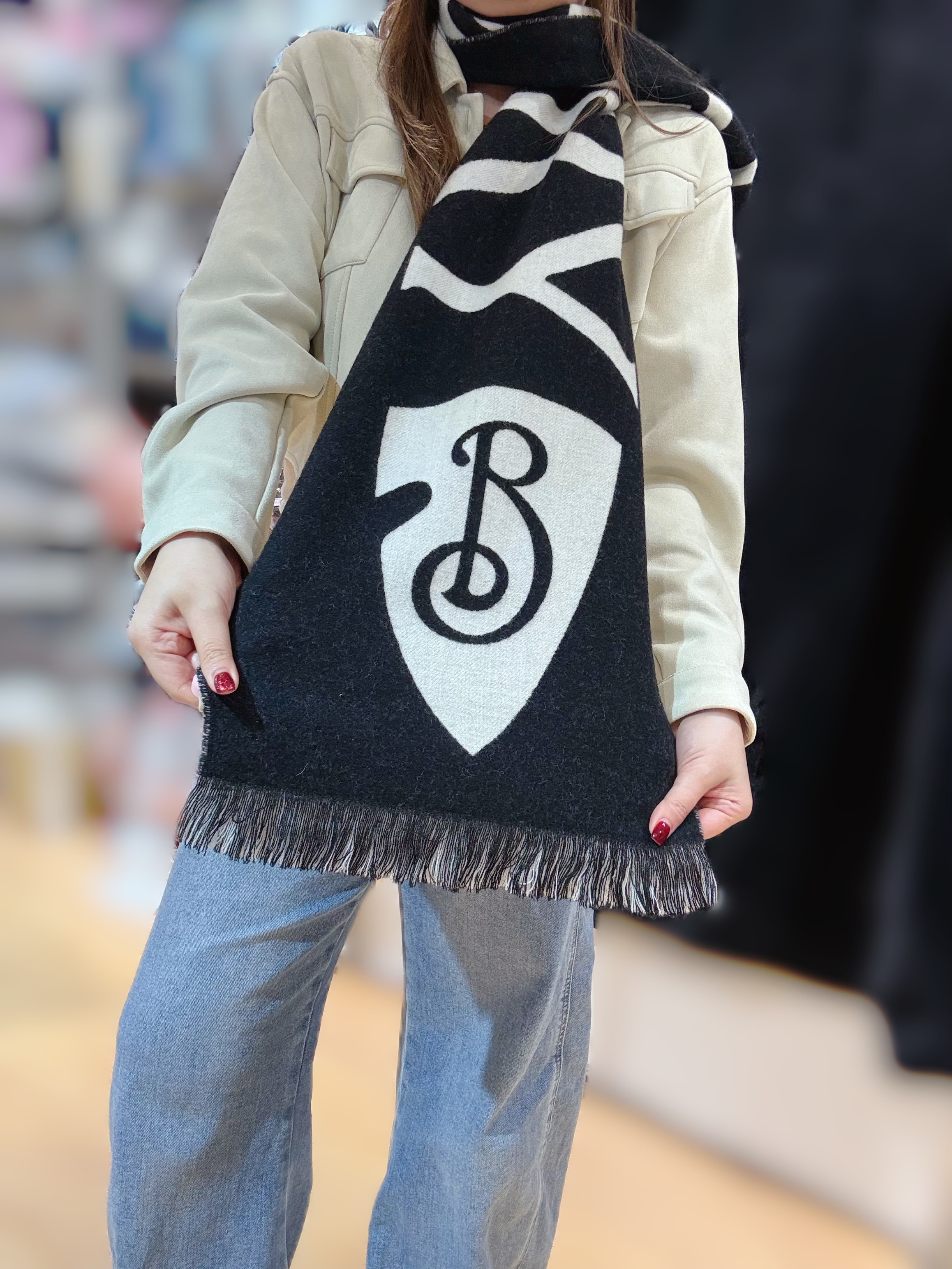 Burberry text wool scarf blk/w