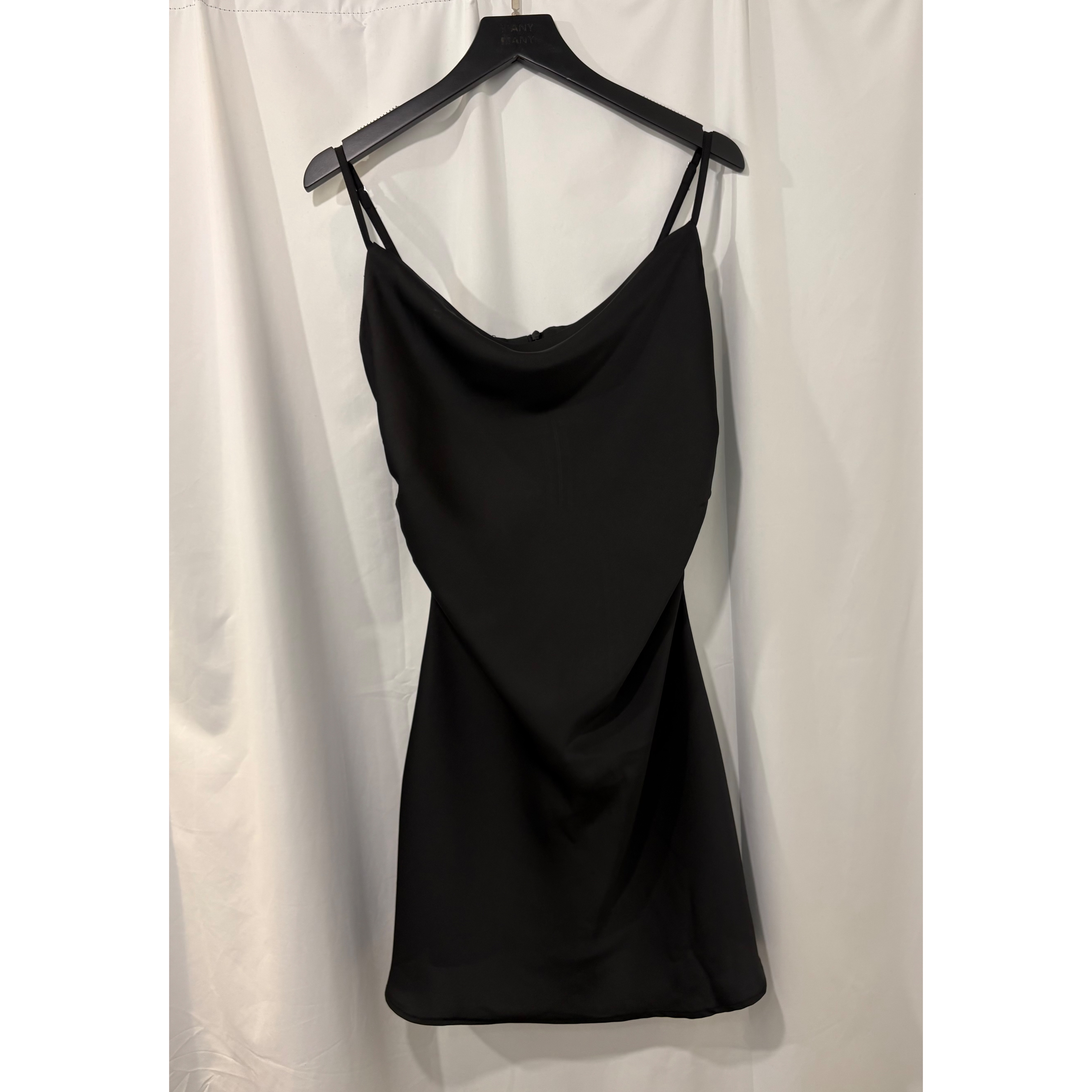 新品價6月23截🤍2606K《SATIN COWL NECK OPS》