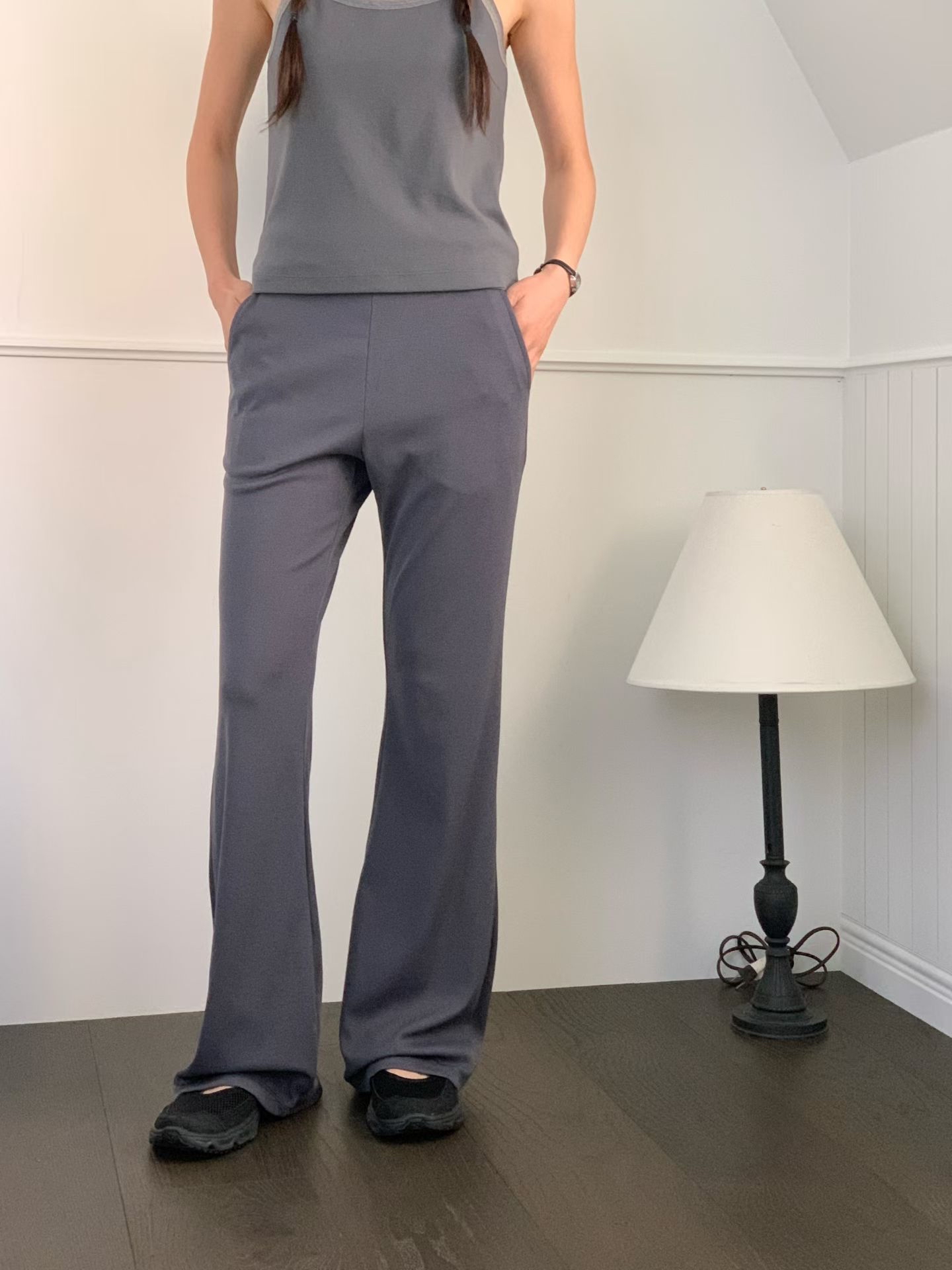 Elastic pants with pocket 