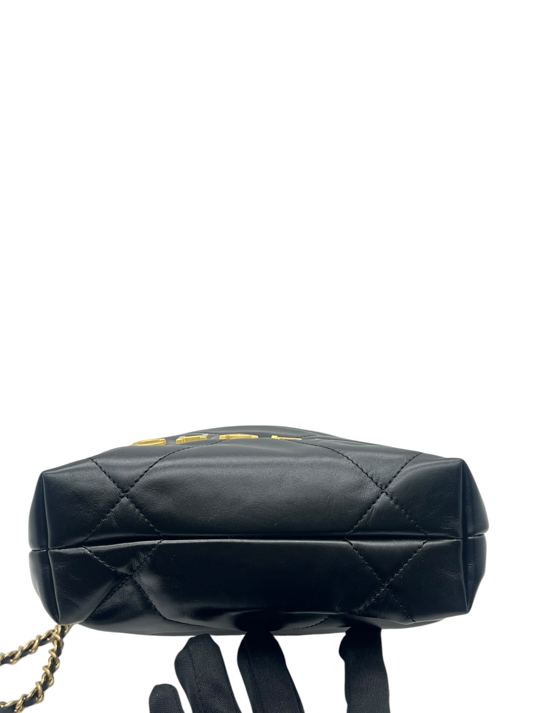 Pre-Owned CHANEL 22 Mini / Product Code:  061404