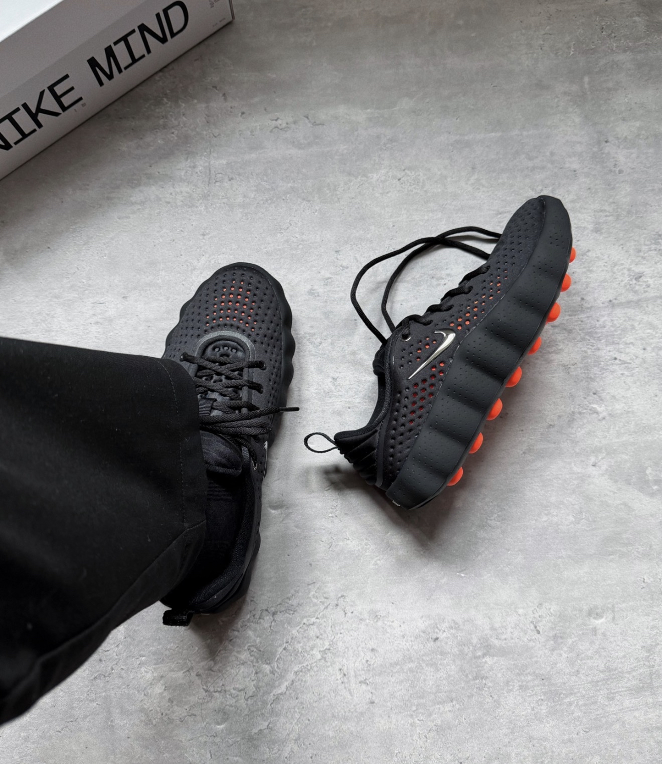 Nike Mind 002 Black Hyper Crimson HQ4310-001 HQ4308-001