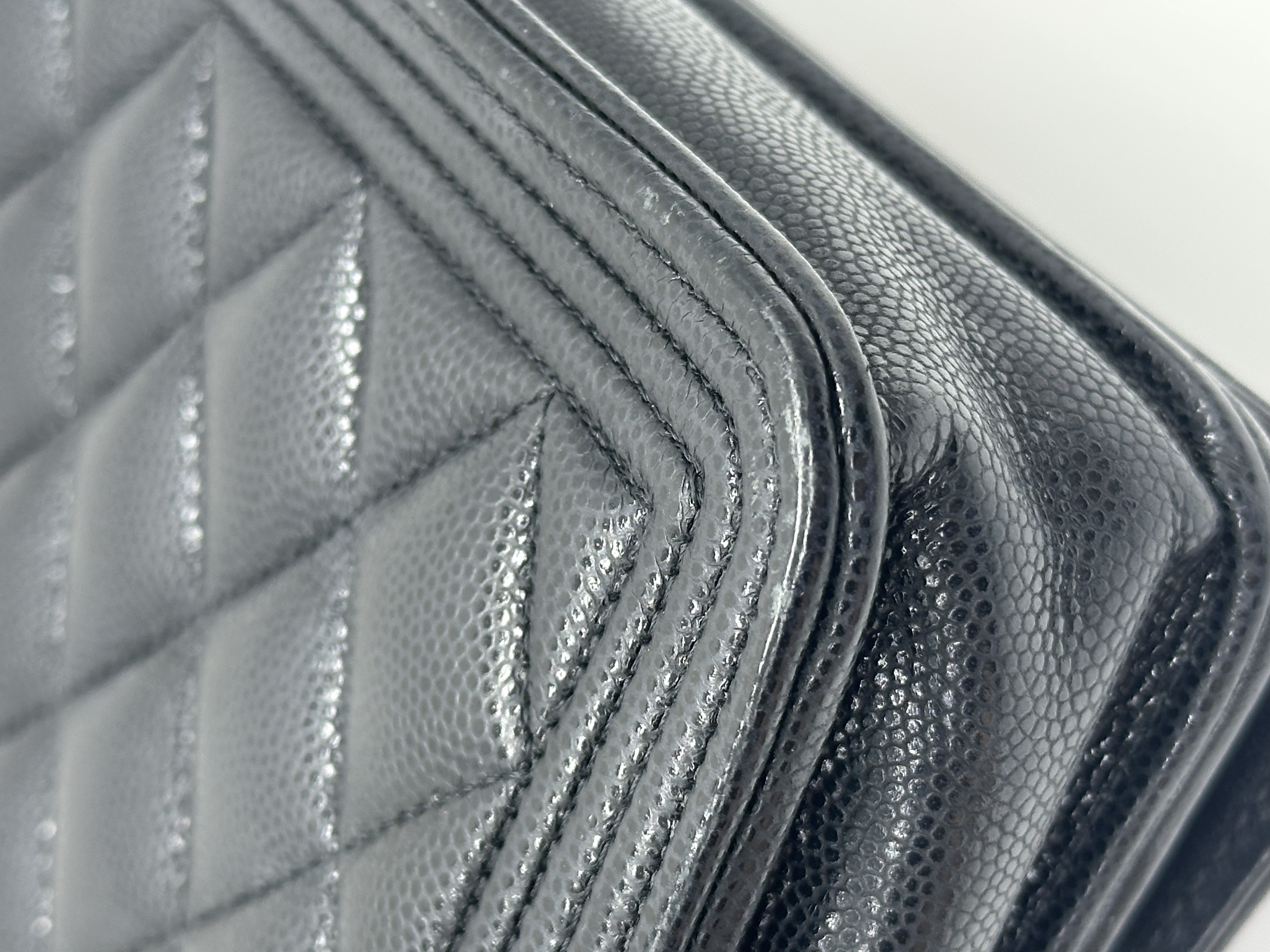 Pre-owned CHANEL Caviar Boy Wallet On Chain