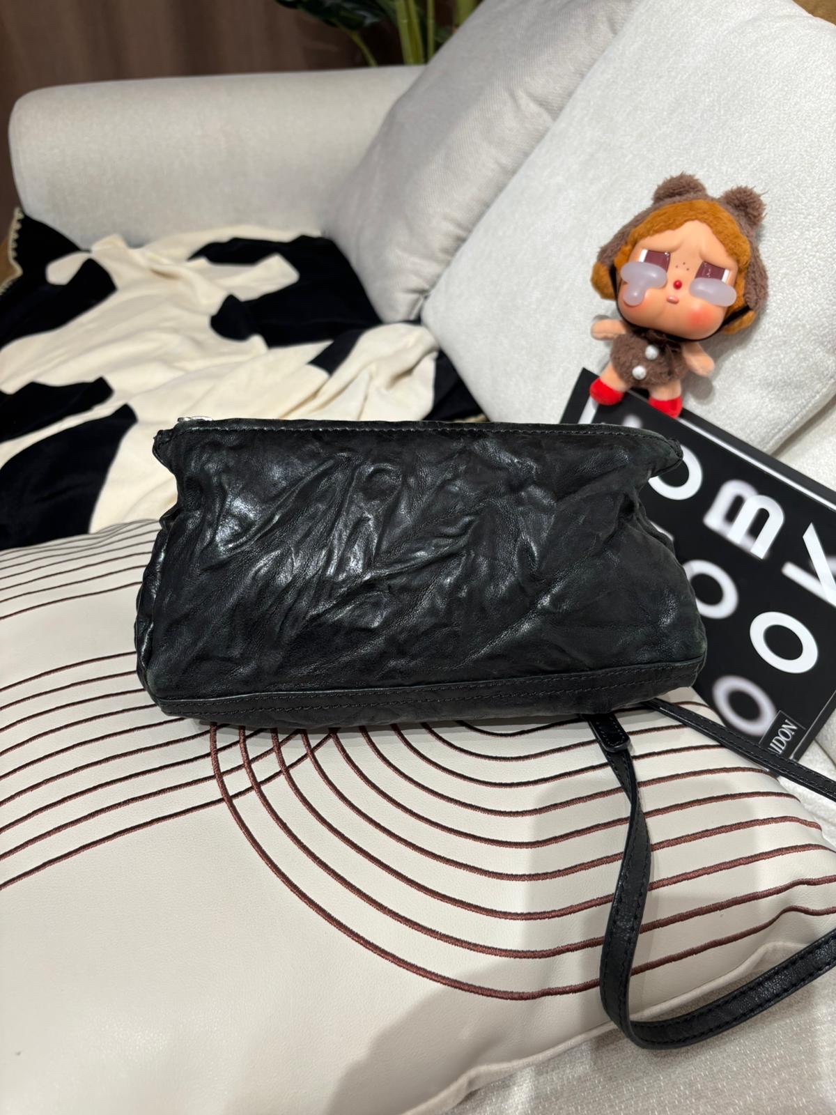 Givenchy Pandora Mini Crossbody Bag 黑色,100%Authentic,80%new