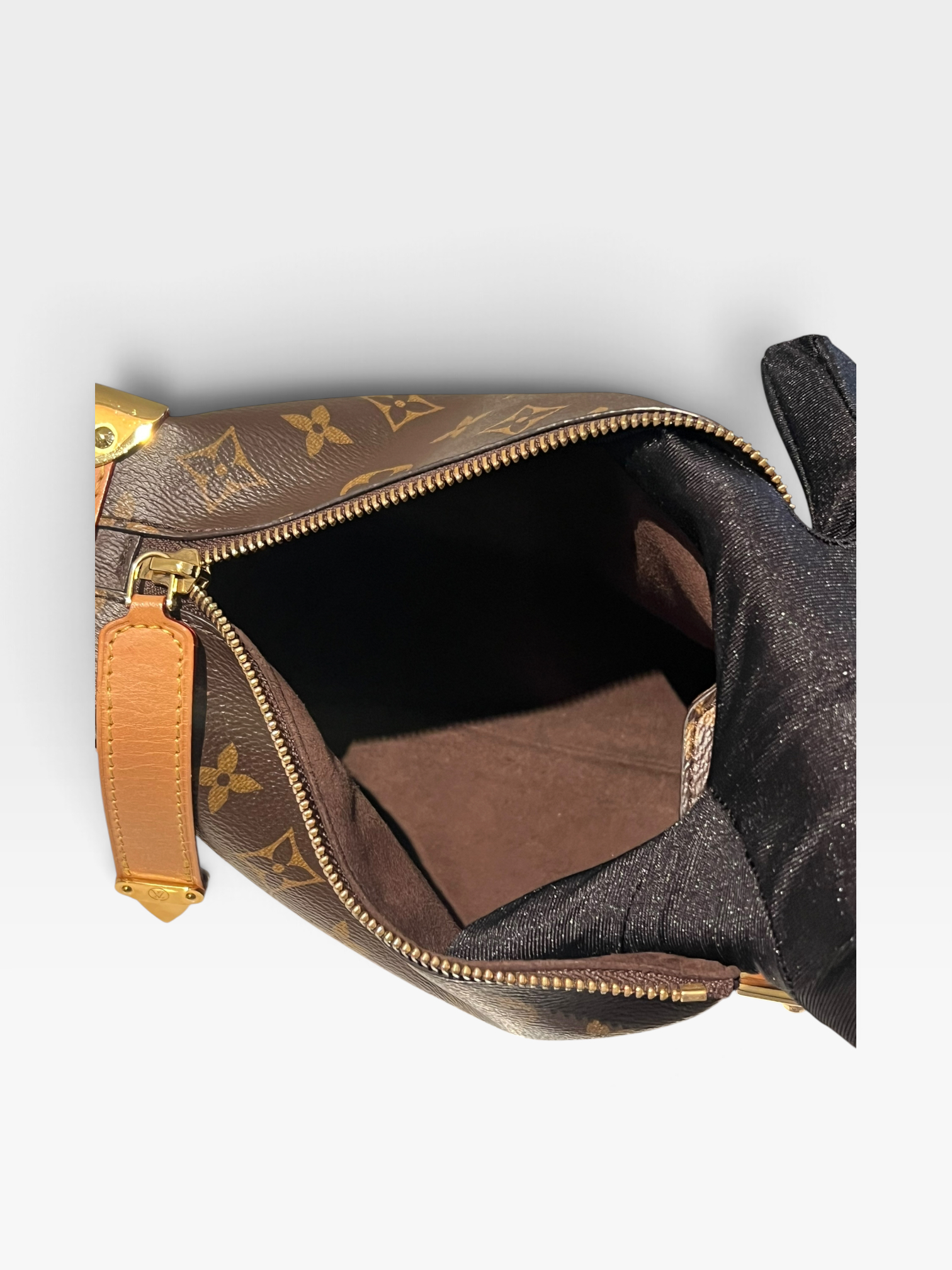 Pre-Owned LV Side Trunk Bag / Product Code: 091807