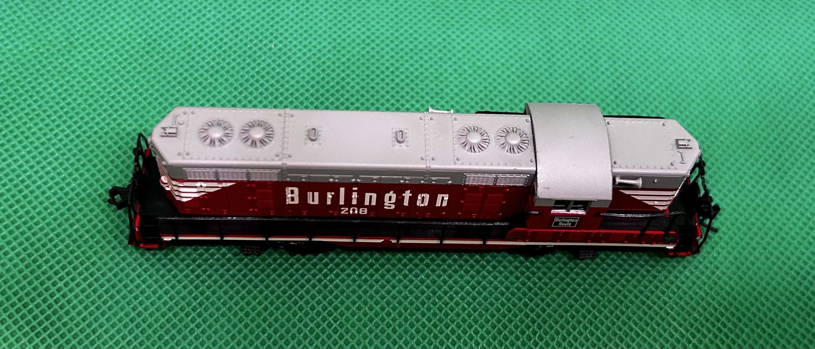 Atlas N' GP-7 Ph.1 Burlington #208 #2651 (NEW IN THE BOX FROM OLD INVENTORY)