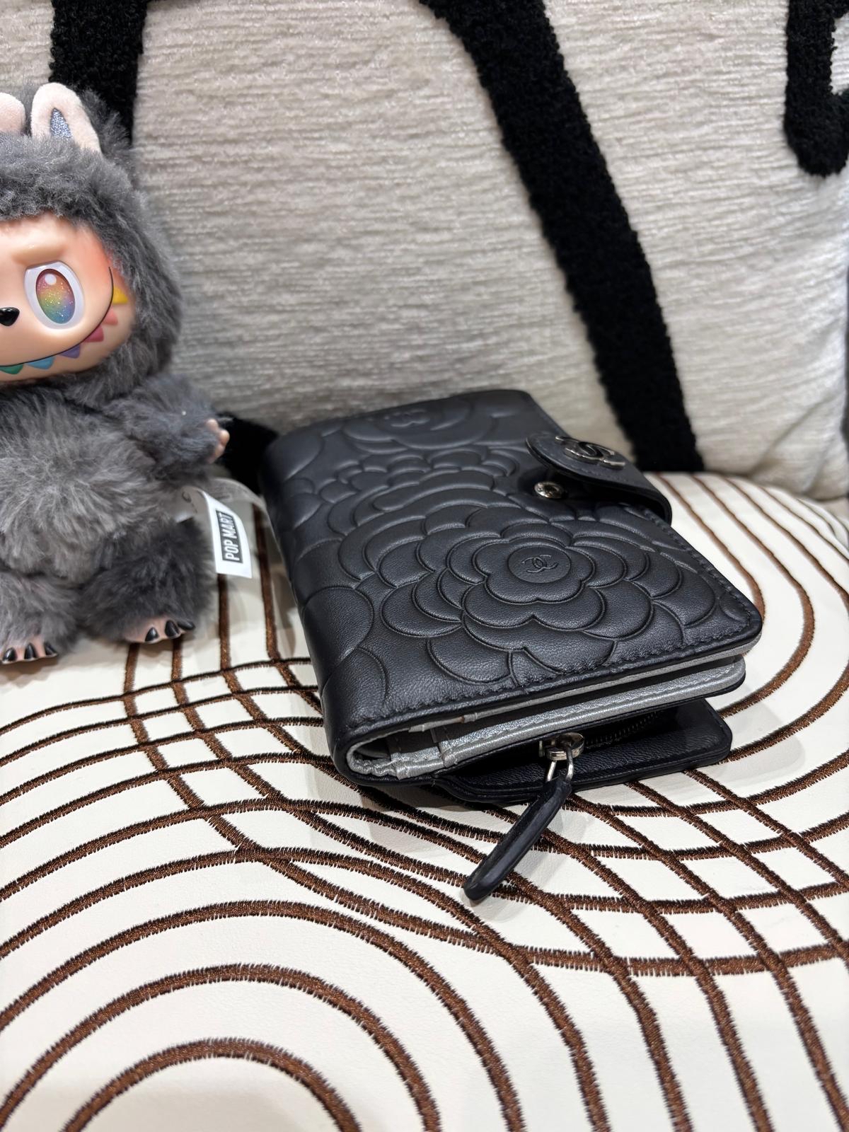 Chanel Camellia Wallet 黑色山茶花中銀包100%Authentic, 98%New ✅15Card ✅Box